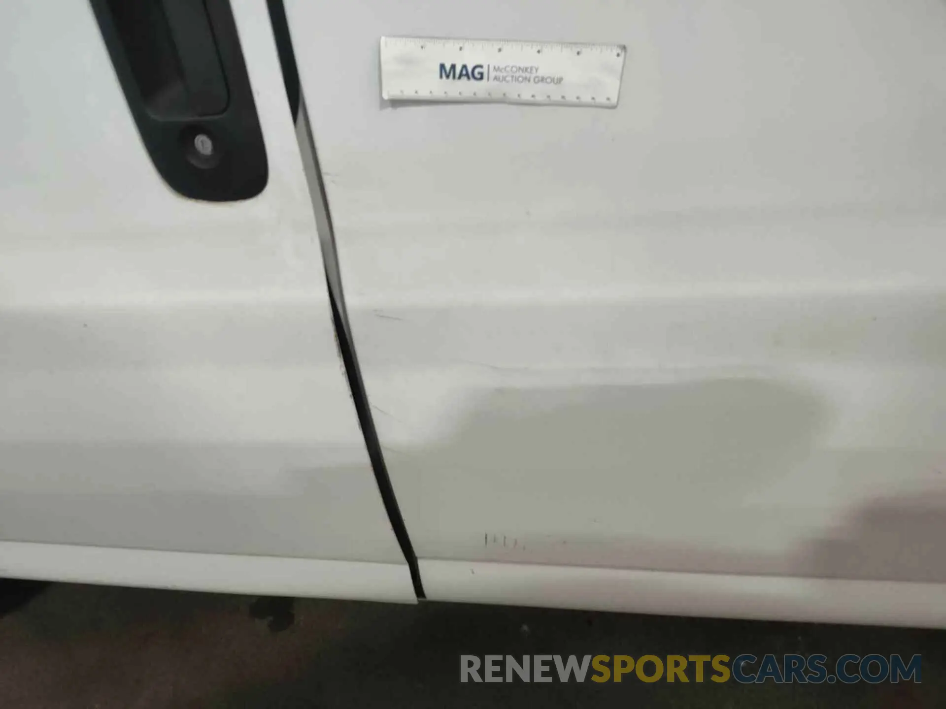 9 Photograph of a damaged car 1GCZGGFG5K1175860 CHEVROLET EXPRESS 3500 2019