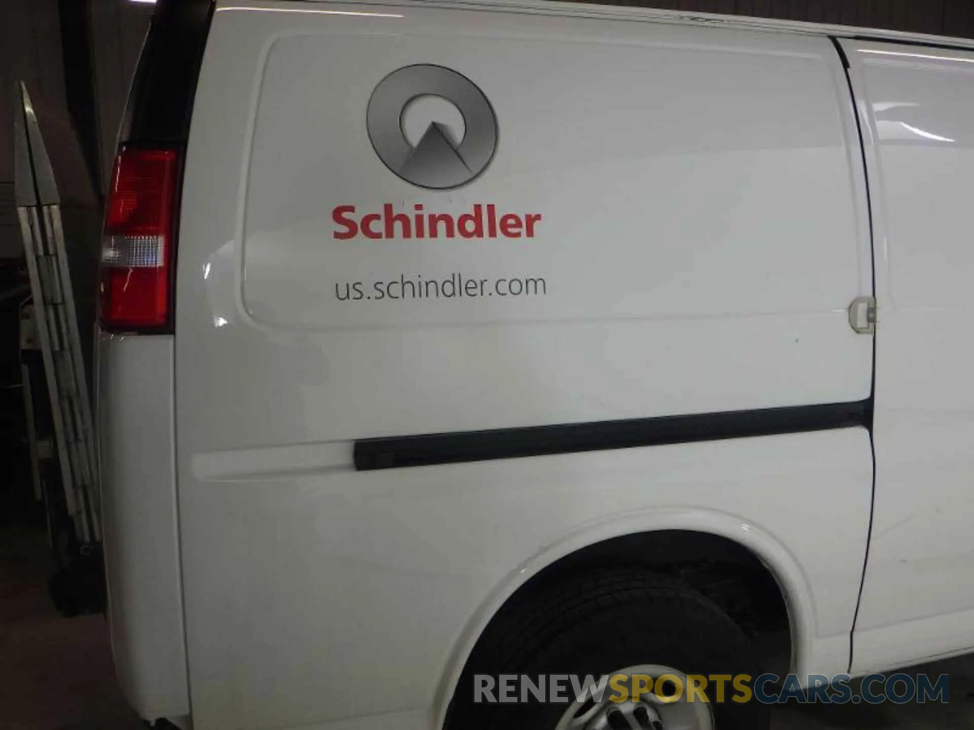 21 Photograph of a damaged car 1GCZGGFP9K1327073 CHEVROLET EXPRESS 3500 2019