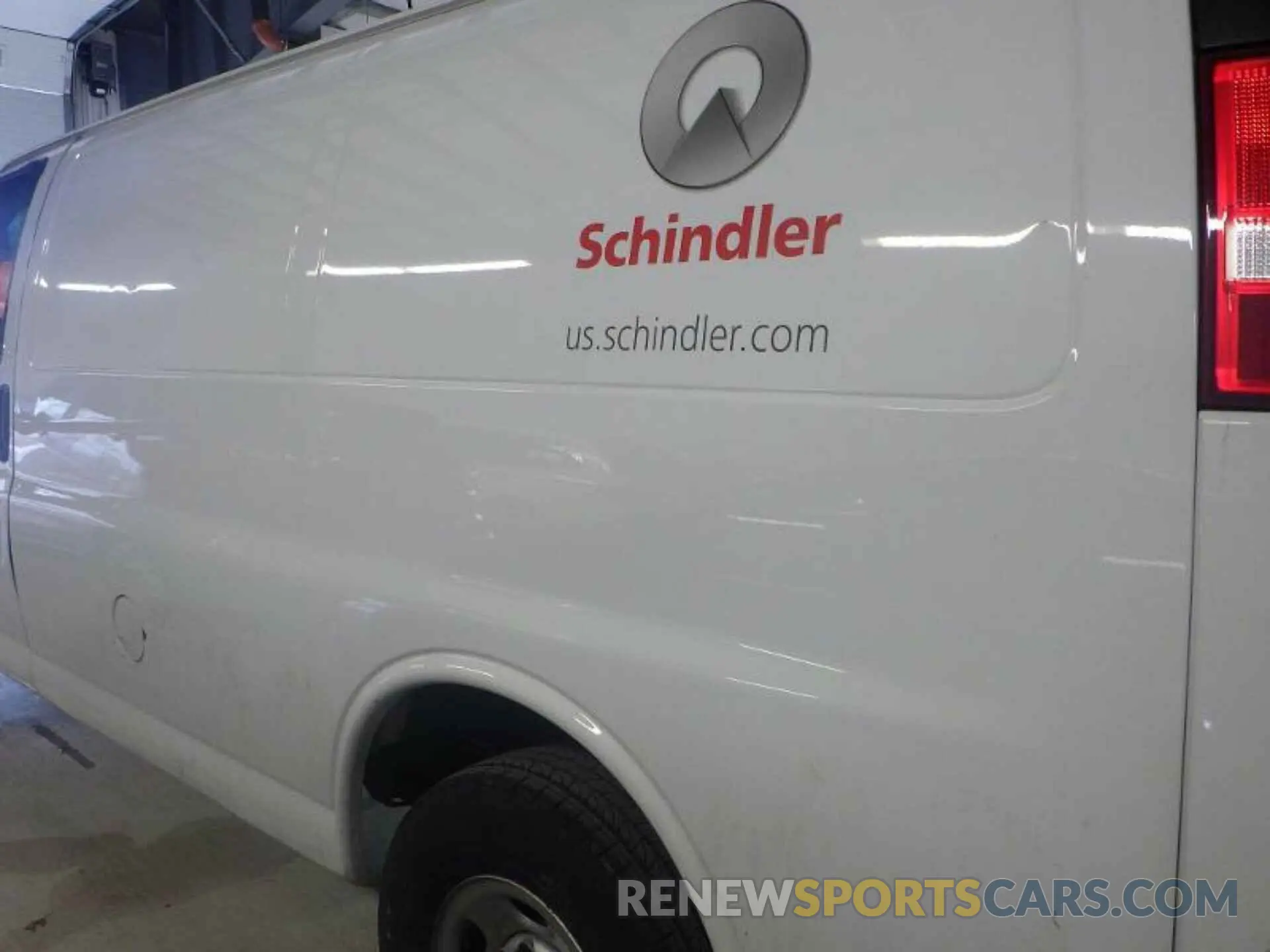 4 Photograph of a damaged car 1GCZGGFP9K1327073 CHEVROLET EXPRESS 3500 2019