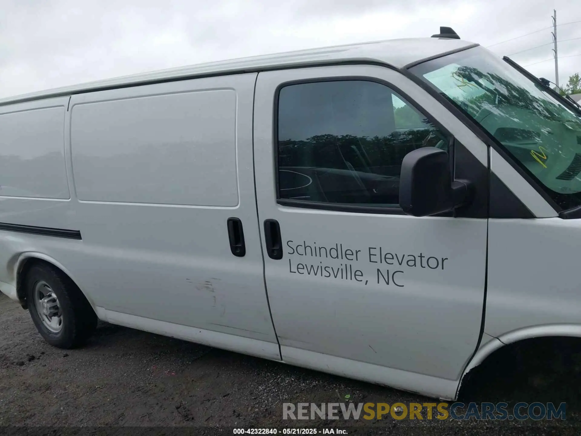 12 Photograph of a damaged car 1GCZGGFP9K1332273 CHEVROLET EXPRESS 3500 2019