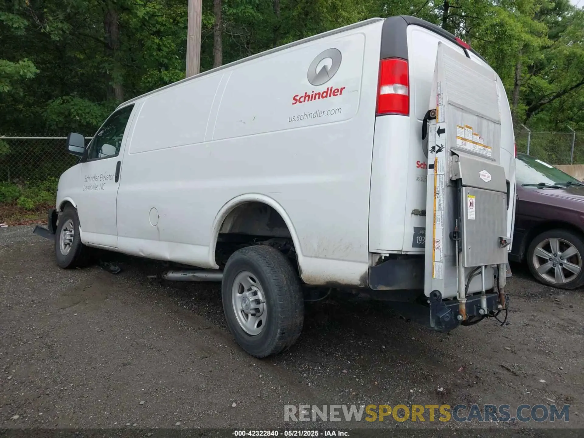 3 Photograph of a damaged car 1GCZGGFP9K1332273 CHEVROLET EXPRESS 3500 2019