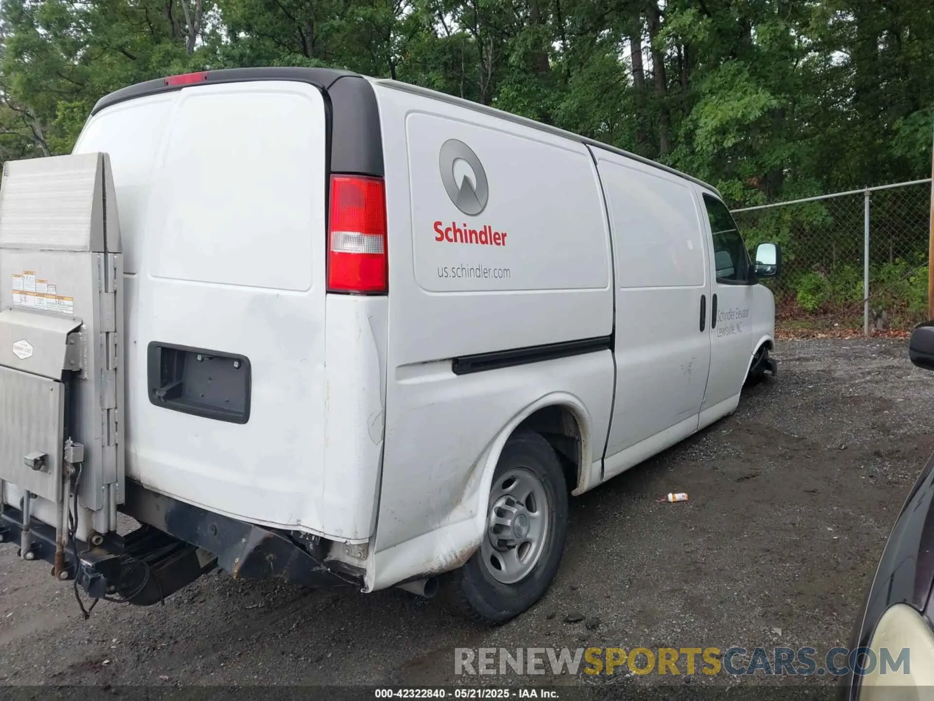 4 Photograph of a damaged car 1GCZGGFP9K1332273 CHEVROLET EXPRESS 3500 2019