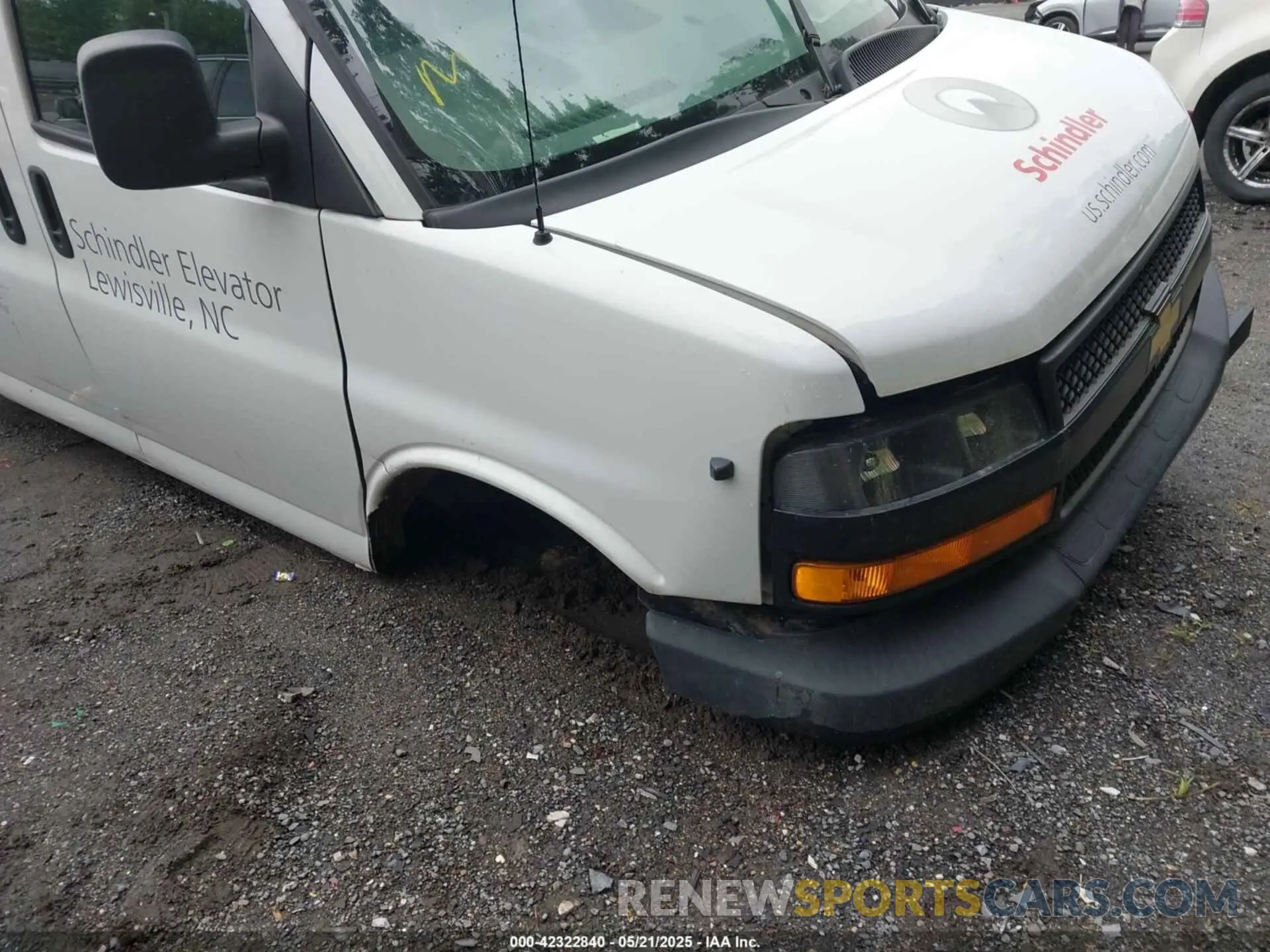 6 Photograph of a damaged car 1GCZGGFP9K1332273 CHEVROLET EXPRESS 3500 2019