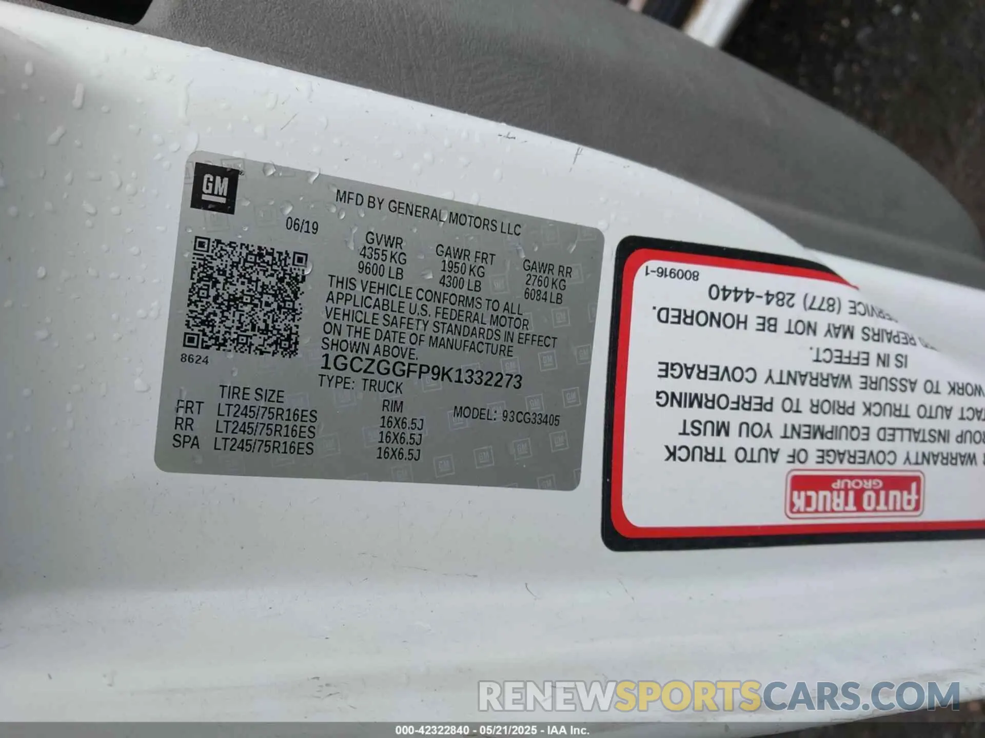 9 Photograph of a damaged car 1GCZGGFP9K1332273 CHEVROLET EXPRESS 3500 2019