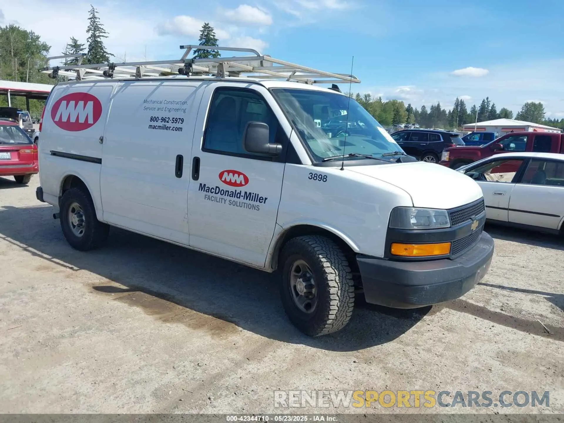 1 Photograph of a damaged car 1GCZGGFPXK1175045 CHEVROLET EXPRESS 3500 2019