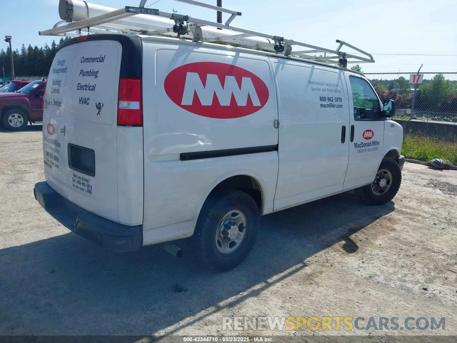 4 Photograph of a damaged car 1GCZGGFPXK1175045 CHEVROLET EXPRESS 3500 2019