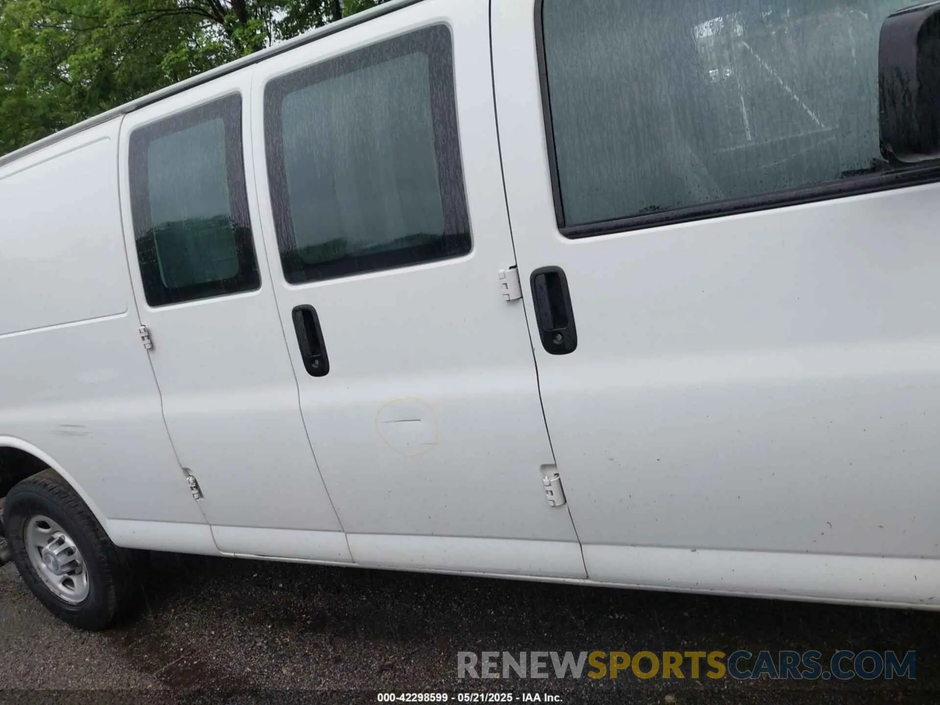 13 Photograph of a damaged car 1GCZGHFG5K1361937 CHEVROLET EXPRESS 3500 2019