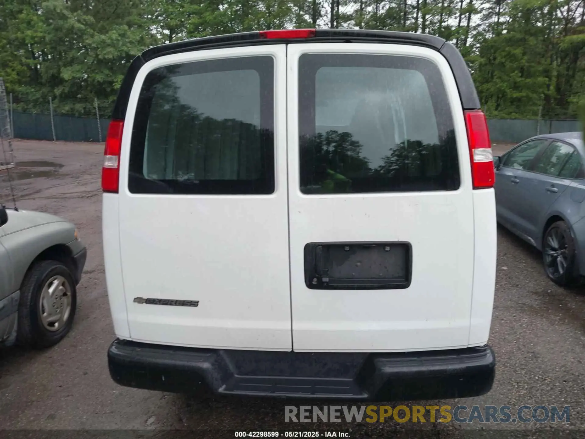 16 Photograph of a damaged car 1GCZGHFG5K1361937 CHEVROLET EXPRESS 3500 2019