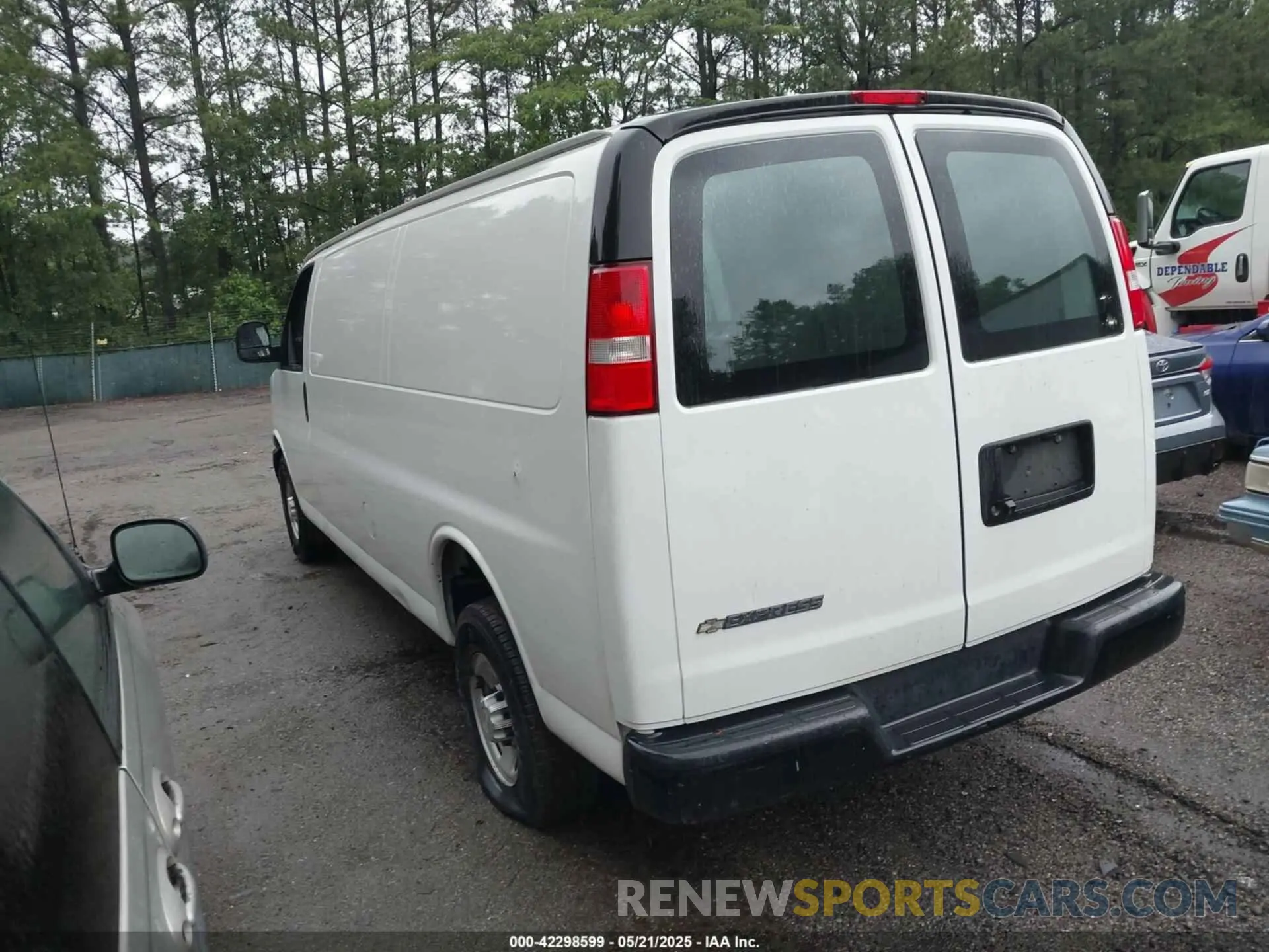 3 Photograph of a damaged car 1GCZGHFG5K1361937 CHEVROLET EXPRESS 3500 2019