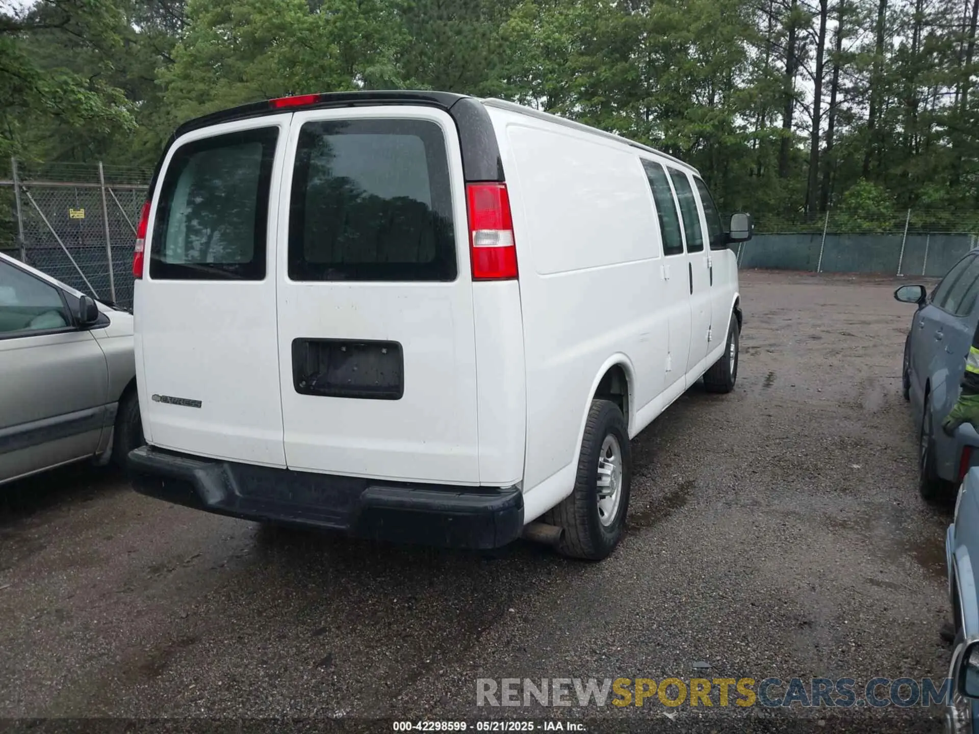 4 Photograph of a damaged car 1GCZGHFG5K1361937 CHEVROLET EXPRESS 3500 2019