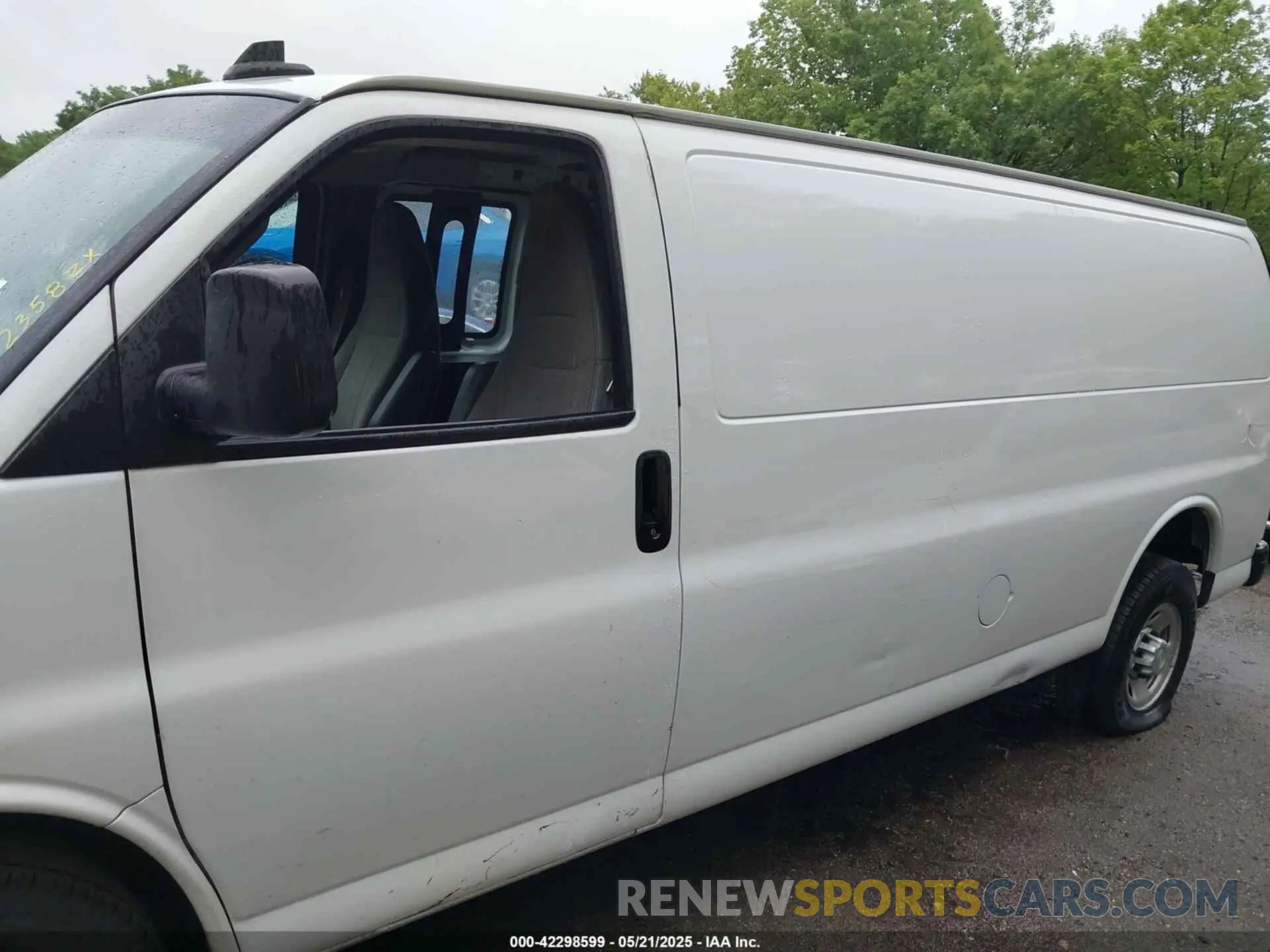 6 Photograph of a damaged car 1GCZGHFG5K1361937 CHEVROLET EXPRESS 3500 2019