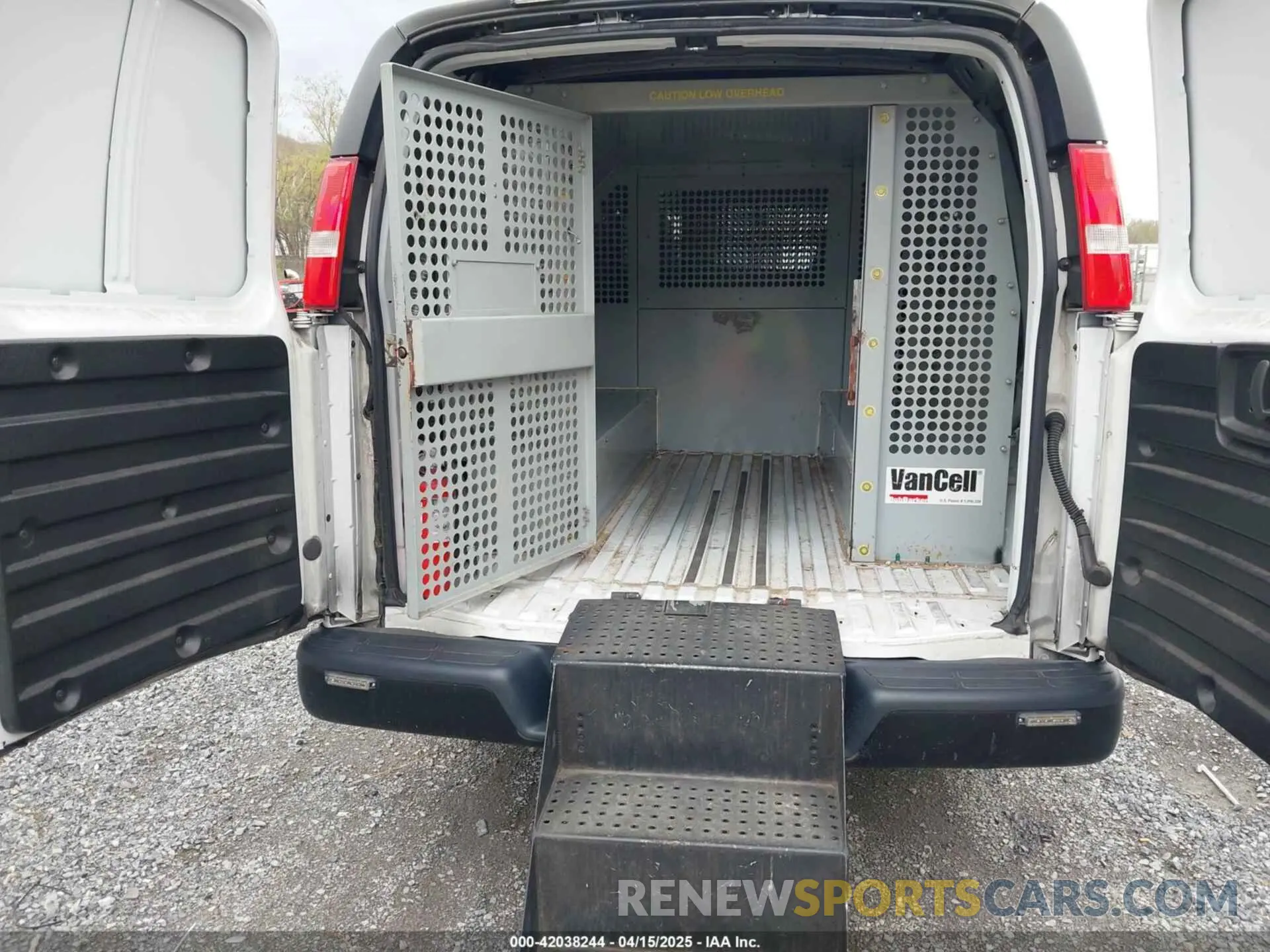 17 Photograph of a damaged car 1GCZGHFG7K1209948 CHEVROLET EXPRESS 3500 2019