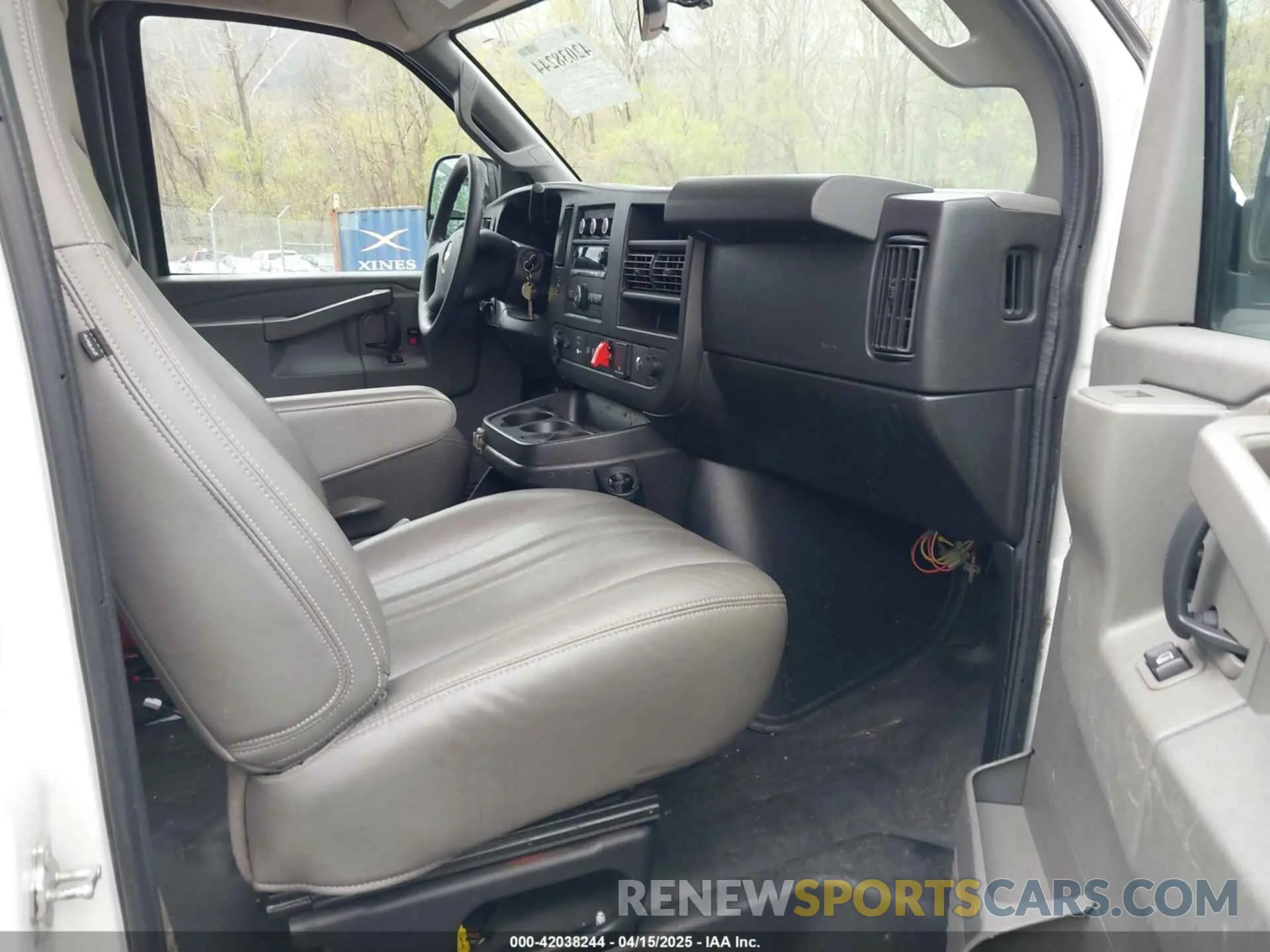 5 Photograph of a damaged car 1GCZGHFG7K1209948 CHEVROLET EXPRESS 3500 2019