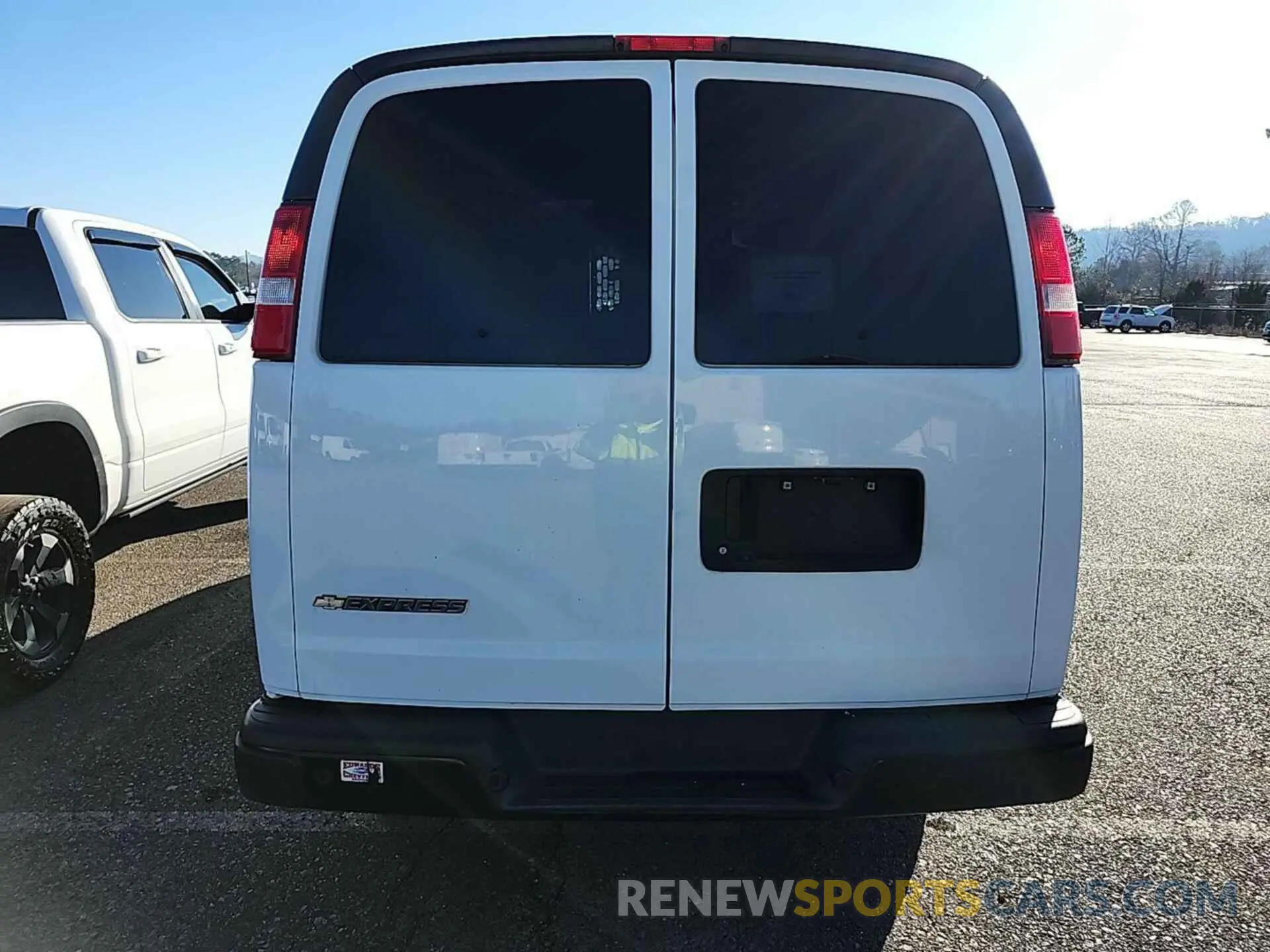 31 Photograph of a damaged car 1GCWGAFG0L1190607 CHEVROLET EXPRESS CARGO 2020