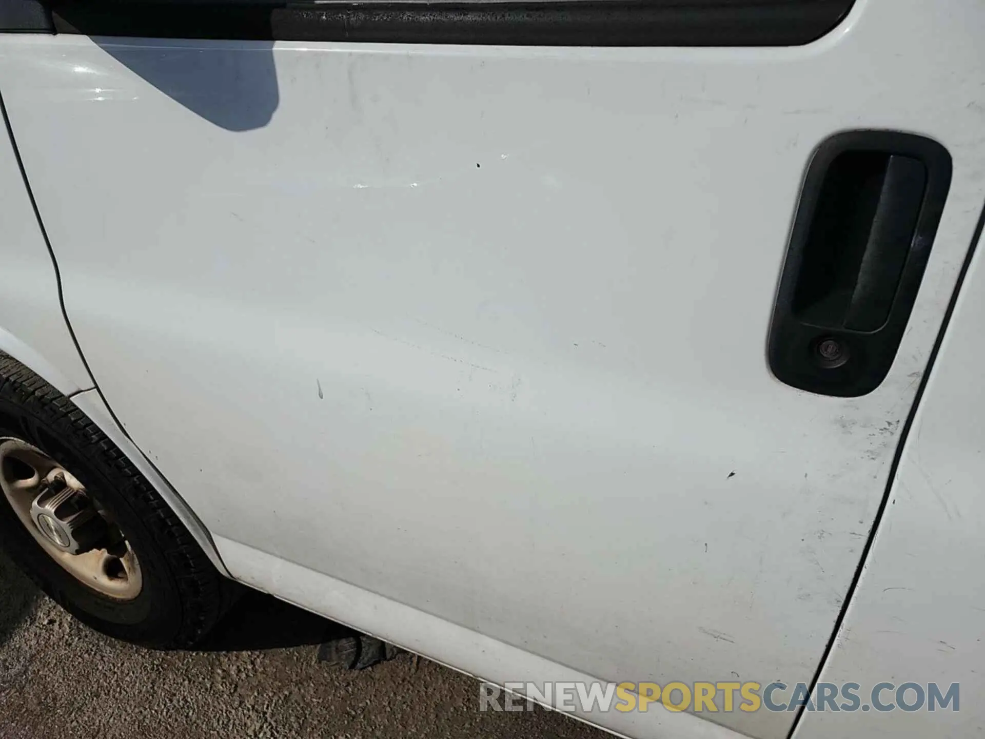 9 Photograph of a damaged car 1GCWGAFG0L1190607 CHEVROLET EXPRESS CARGO 2020