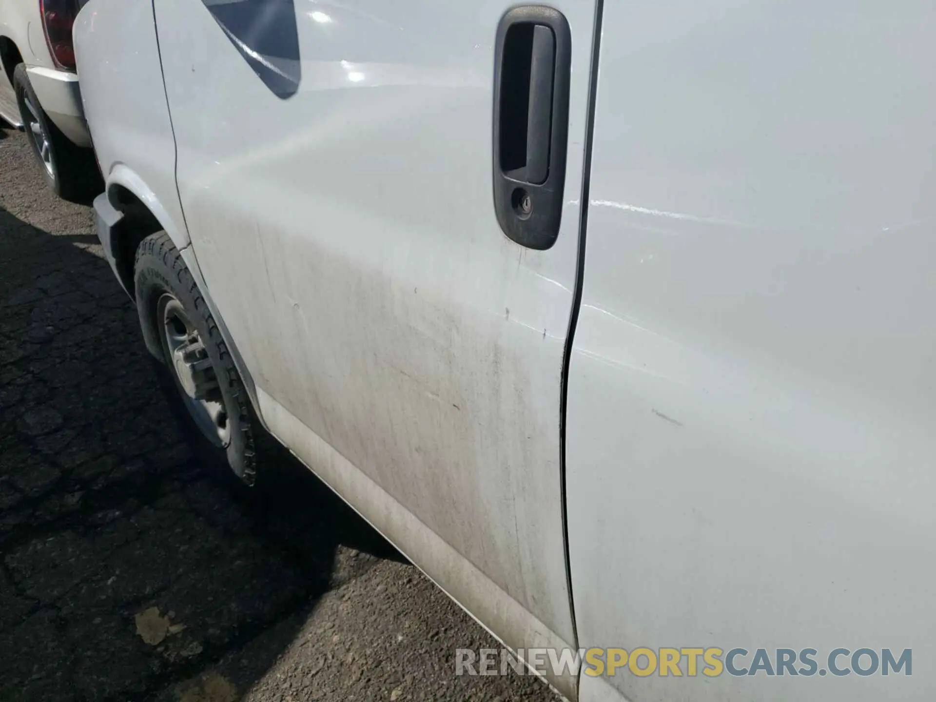 15 Photograph of a damaged car 1GCWGAFG3L1252713 CHEVROLET EXPRESS CARGO 2020