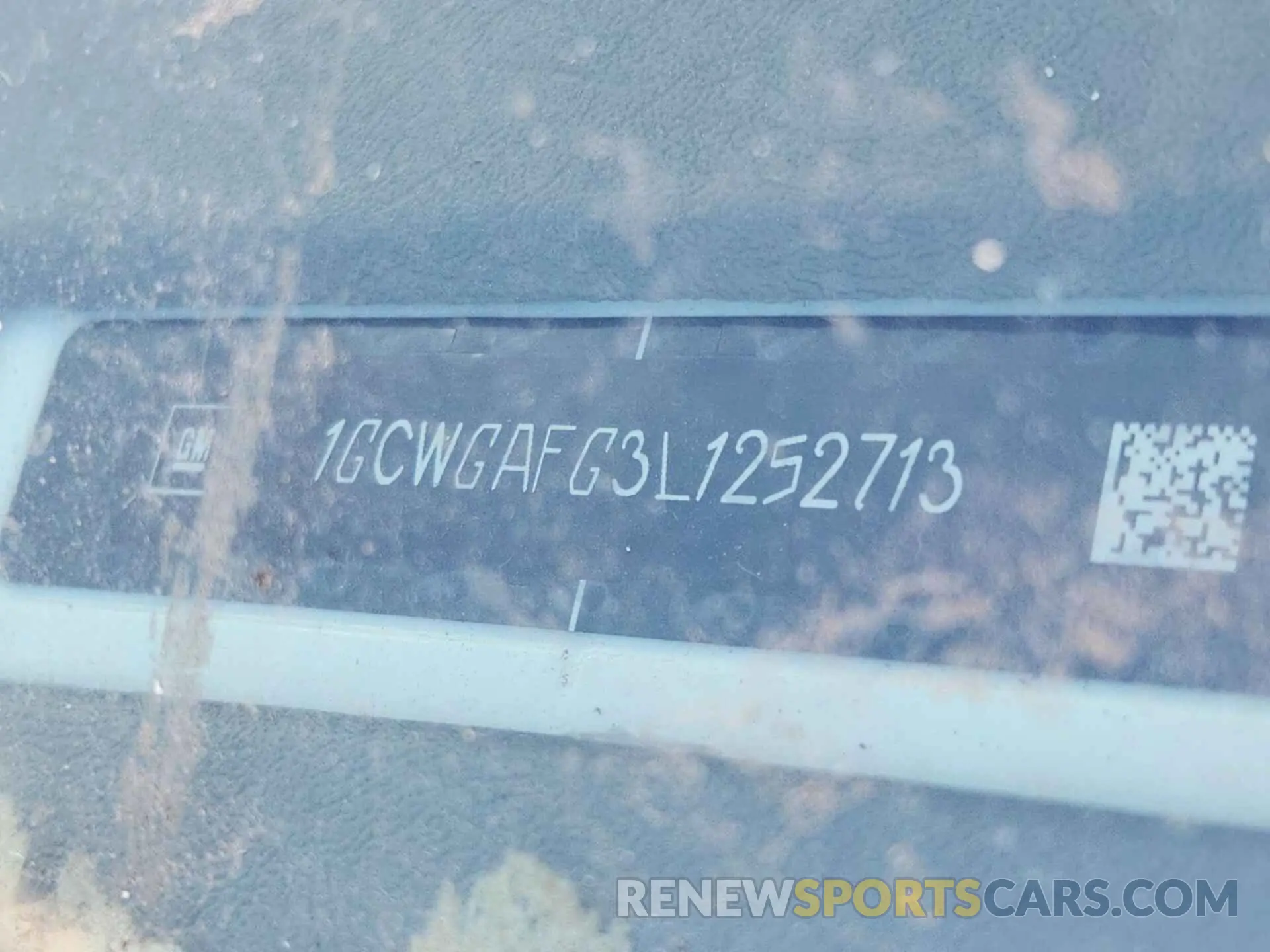 17 Photograph of a damaged car 1GCWGAFG3L1252713 CHEVROLET EXPRESS CARGO 2020