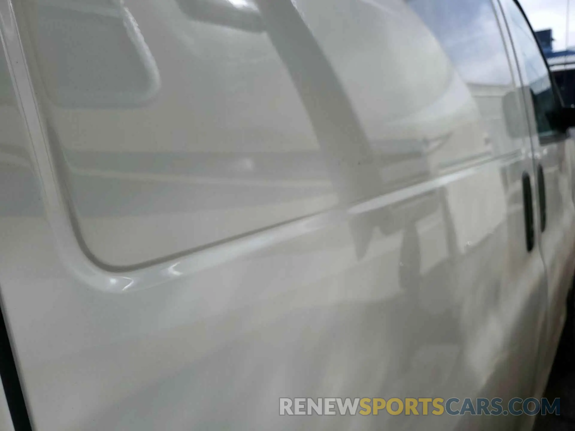 19 Photograph of a damaged car 1GCWGAFG3L1252713 CHEVROLET EXPRESS CARGO 2020