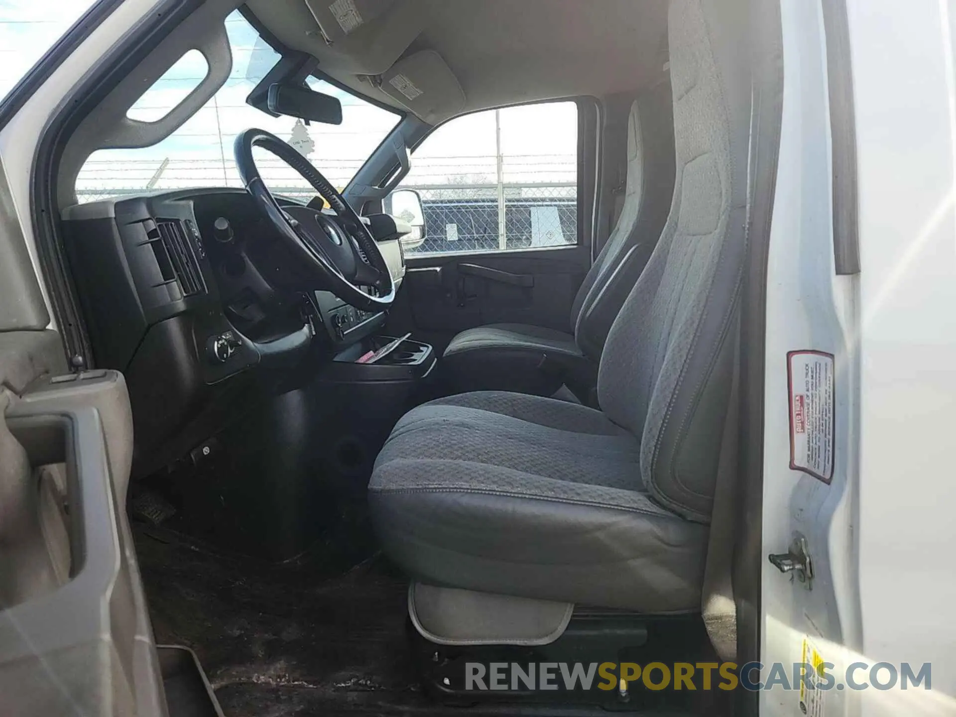 27 Photograph of a damaged car 1GCWGAFG3L1252713 CHEVROLET EXPRESS CARGO 2020