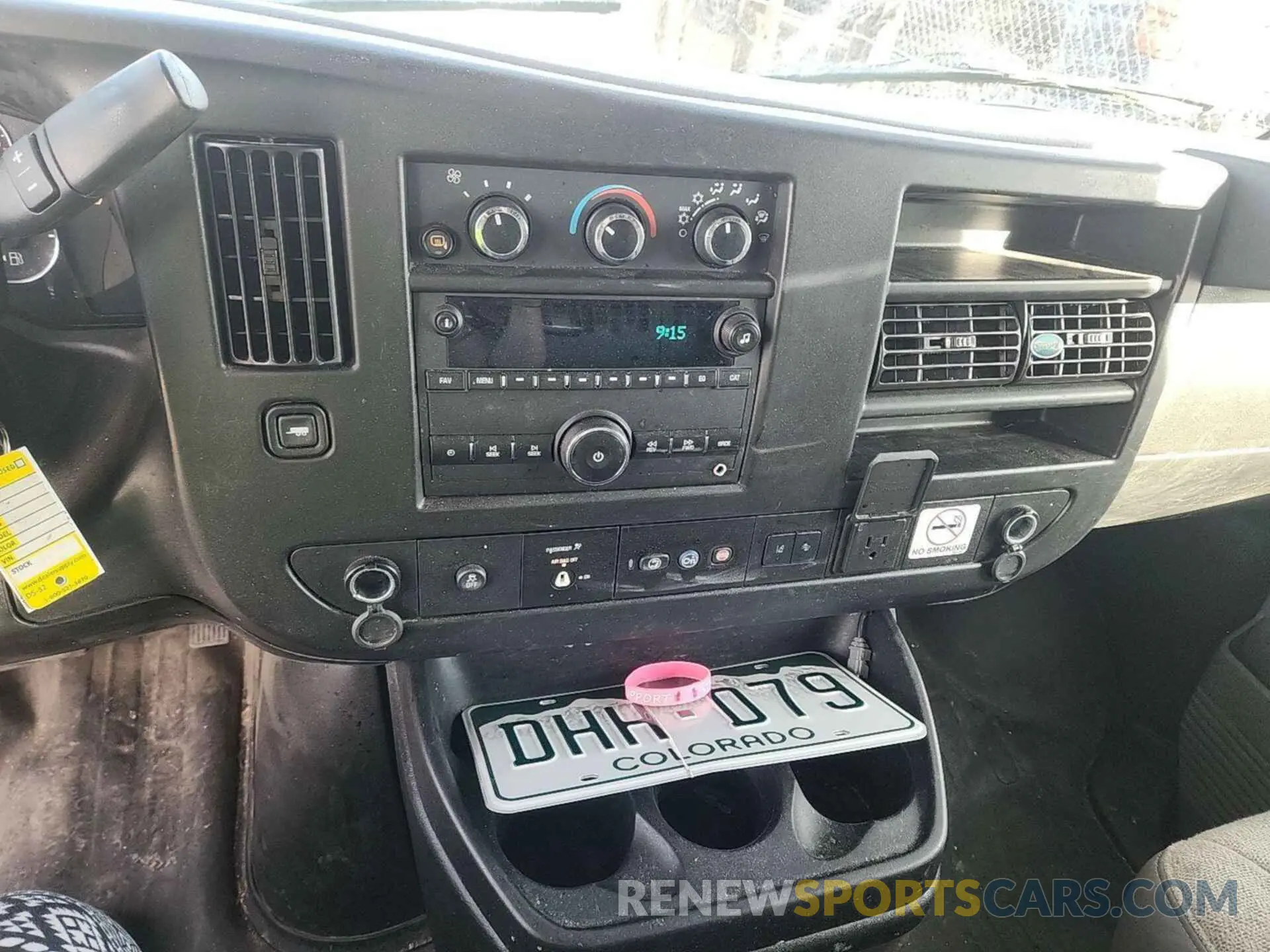 6 Photograph of a damaged car 1GCWGAFG3L1252713 CHEVROLET EXPRESS CARGO 2020