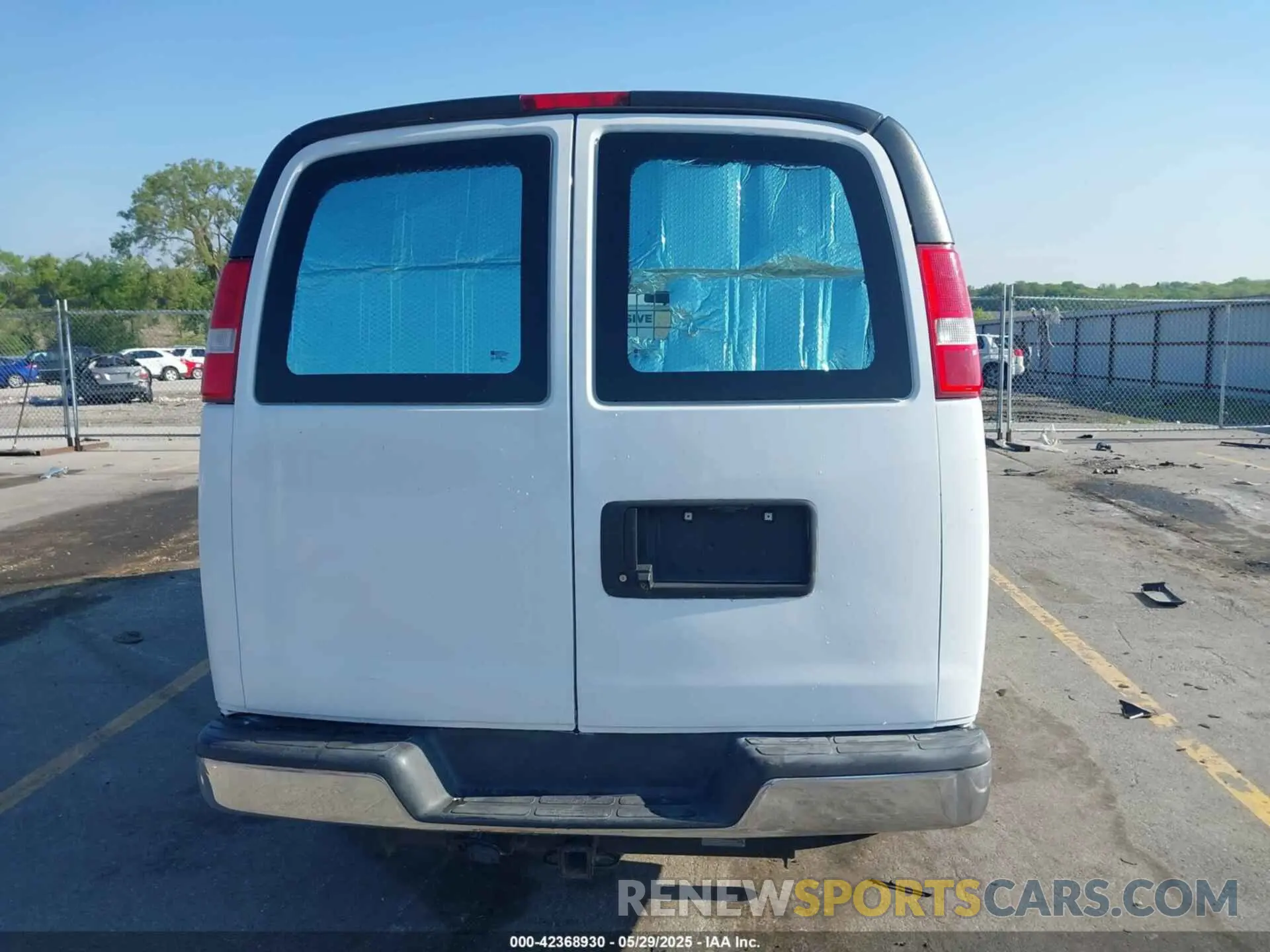 16 Photograph of a damaged car 1GCWGAFG4L1136579 CHEVROLET EXPRESS CARGO 2020