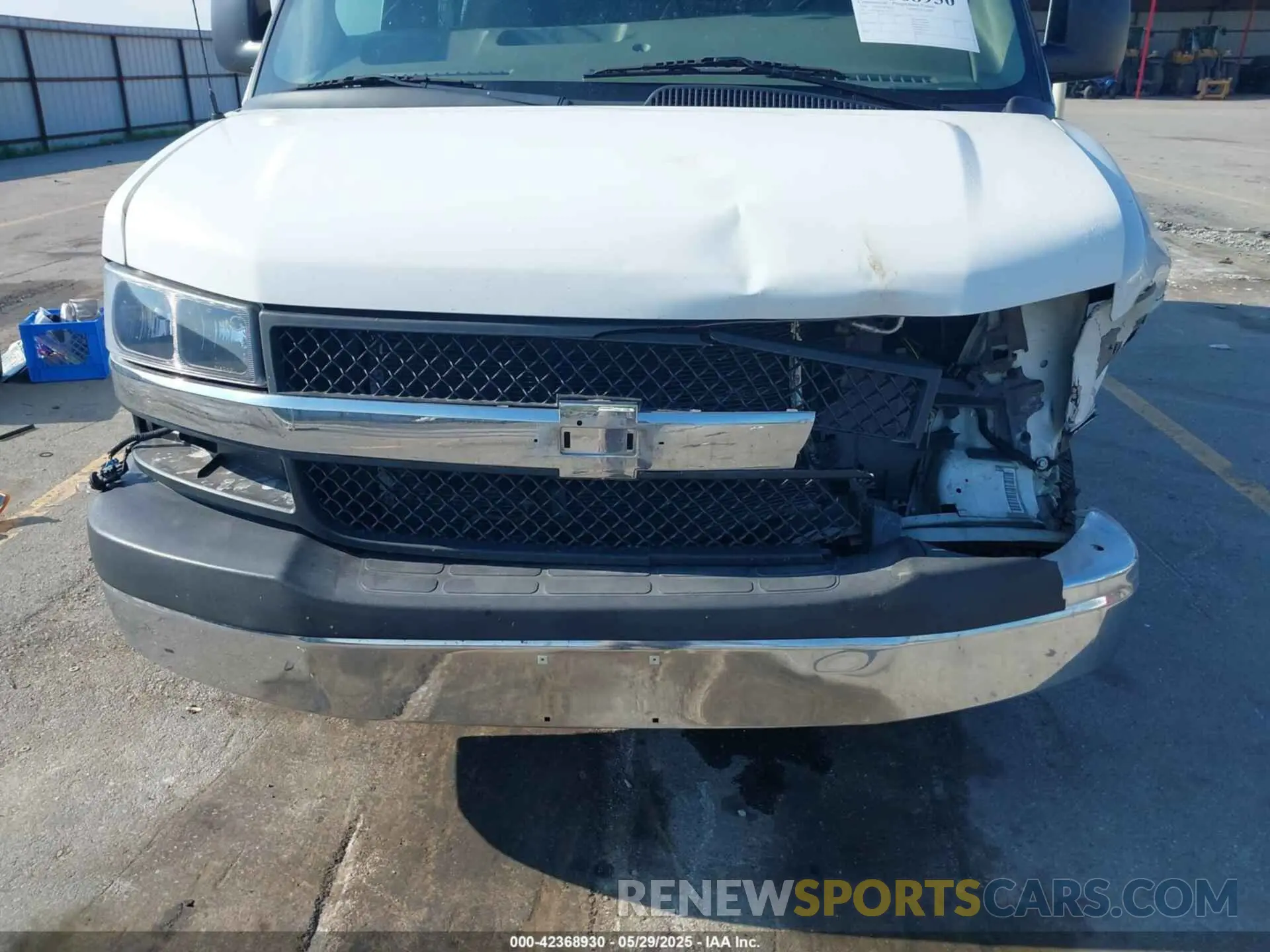 6 Photograph of a damaged car 1GCWGAFG4L1136579 CHEVROLET EXPRESS CARGO 2020
