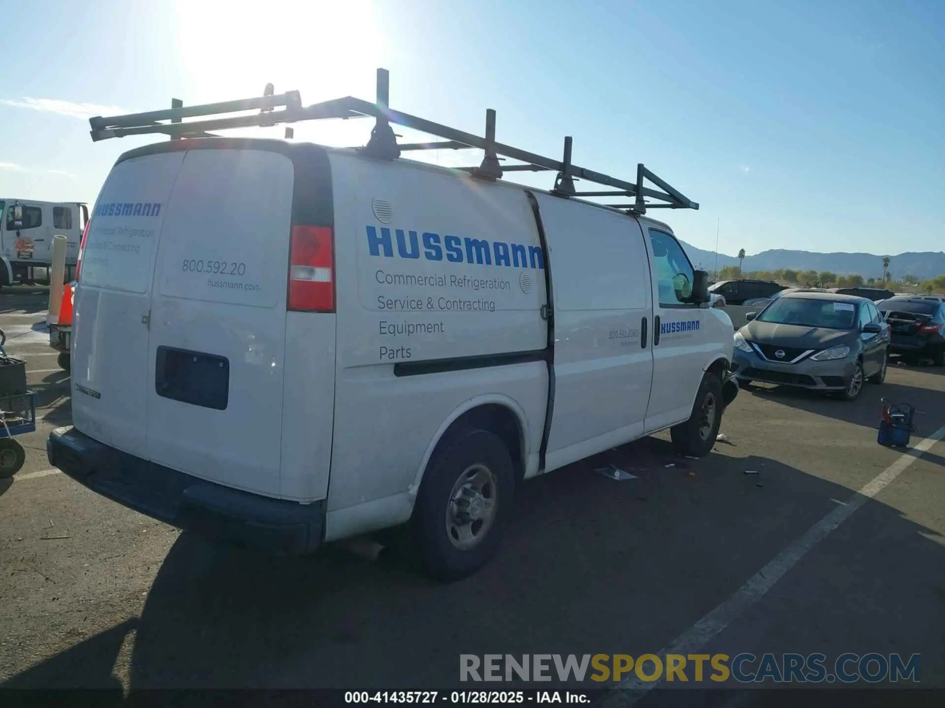 4 Photograph of a damaged car 1GCWGAFG4L1275742 CHEVROLET EXPRESS CARGO 2020