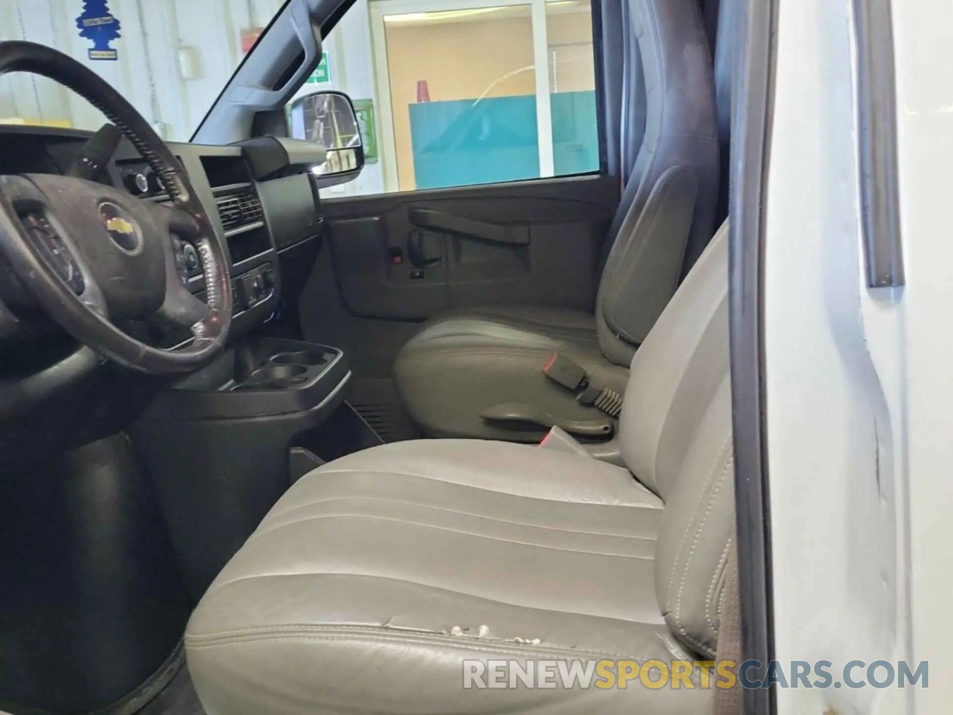 12 Photograph of a damaged car 1GCWGAFG7L1218659 CHEVROLET EXPRESS CARGO 2020