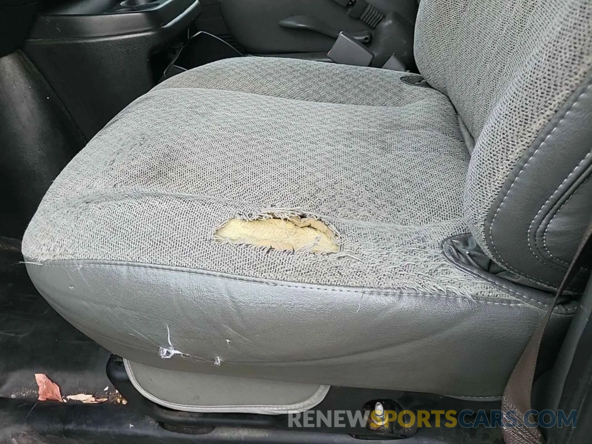 1 Photograph of a damaged car 1GCWGAFG9L1161073 CHEVROLET EXPRESS CARGO 2020