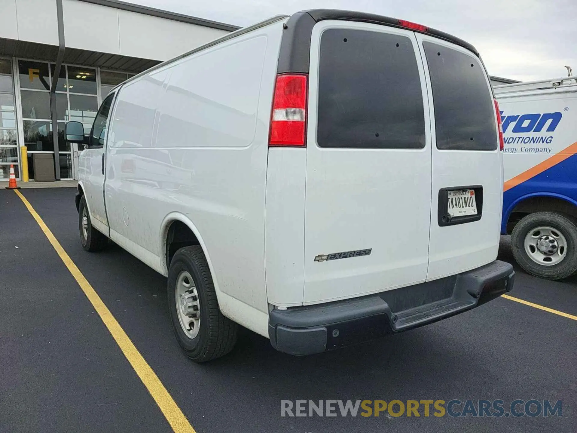 21 Photograph of a damaged car 1GCWGAFG9L1161073 CHEVROLET EXPRESS CARGO 2020