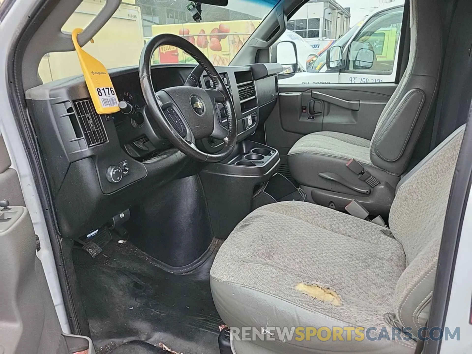 4 Photograph of a damaged car 1GCWGAFG9L1161073 CHEVROLET EXPRESS CARGO 2020