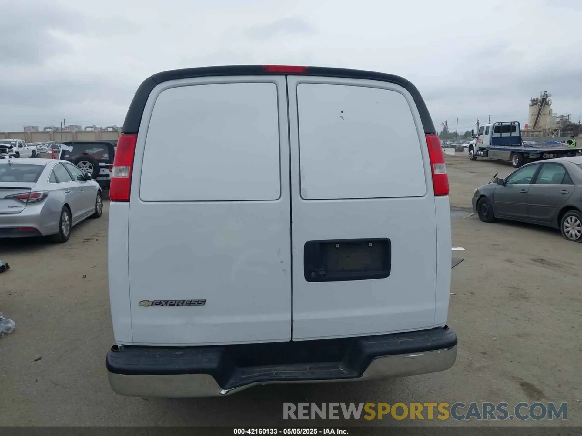 17 Photograph of a damaged car 1GCWGAFG9L1268012 CHEVROLET EXPRESS CARGO 2020