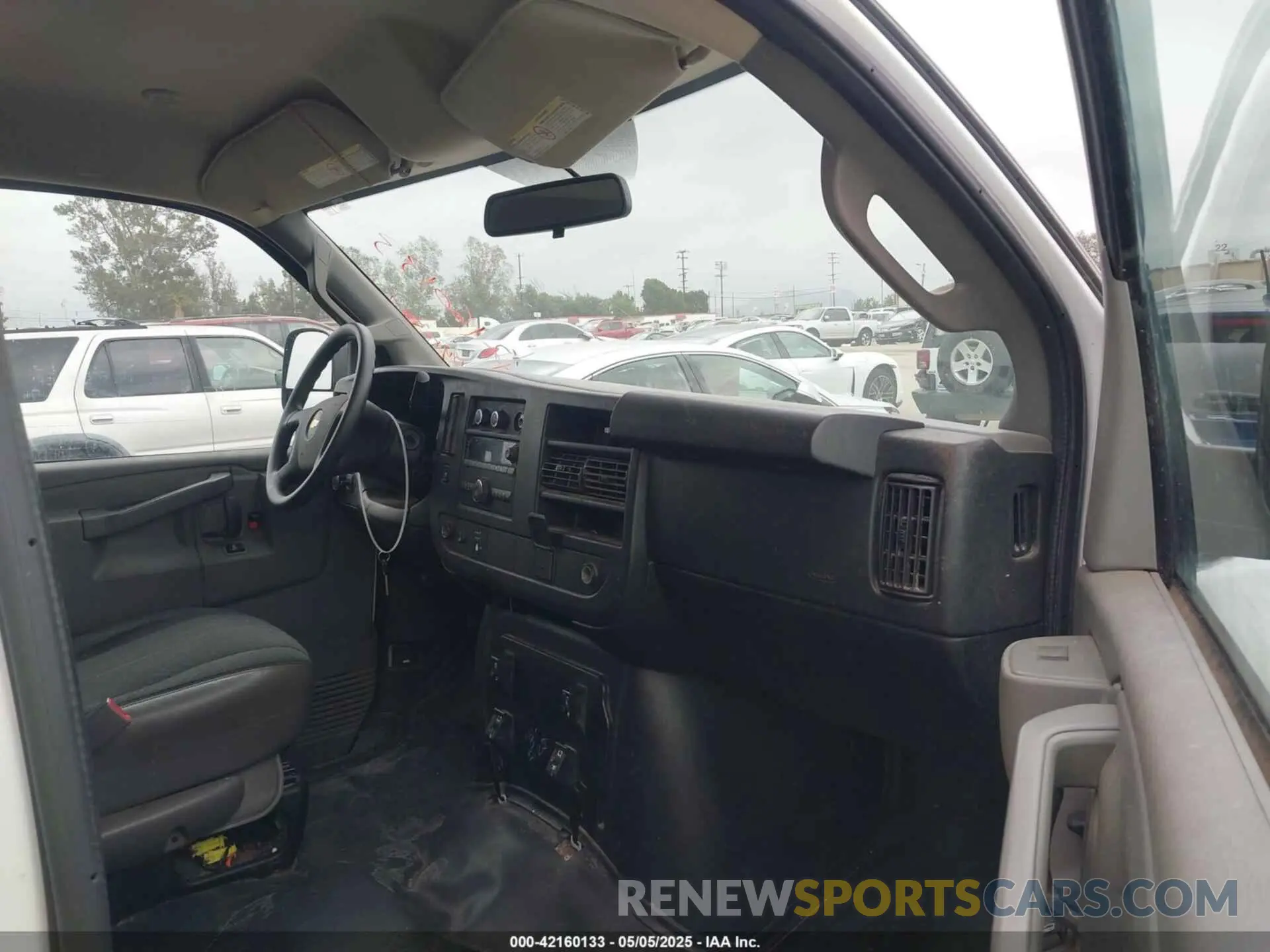 5 Photograph of a damaged car 1GCWGAFG9L1268012 CHEVROLET EXPRESS CARGO 2020