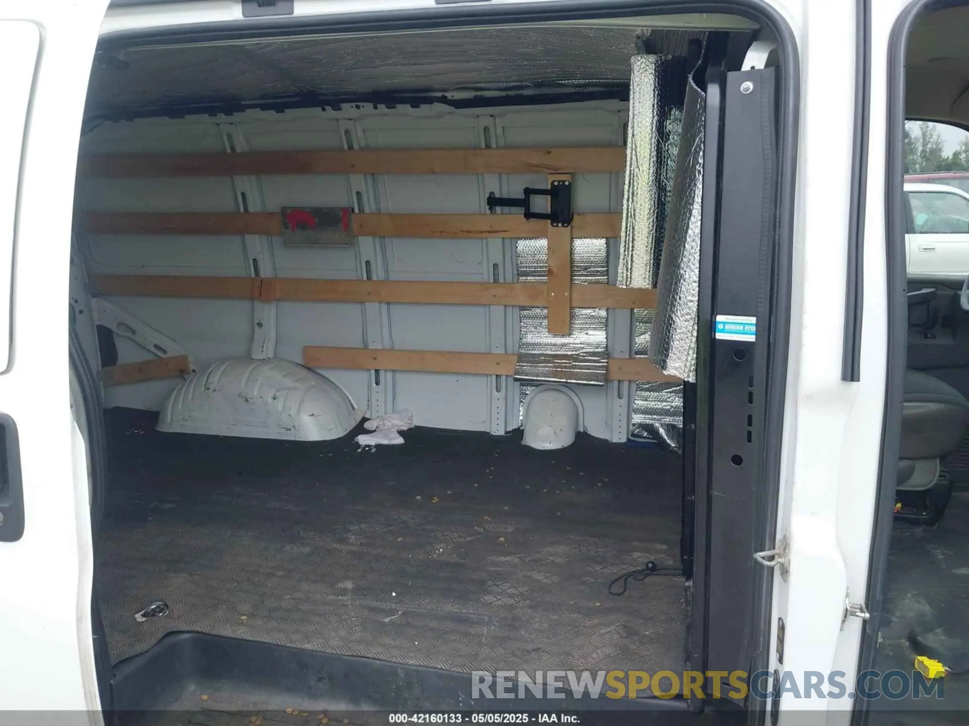 8 Photograph of a damaged car 1GCWGAFG9L1268012 CHEVROLET EXPRESS CARGO 2020
