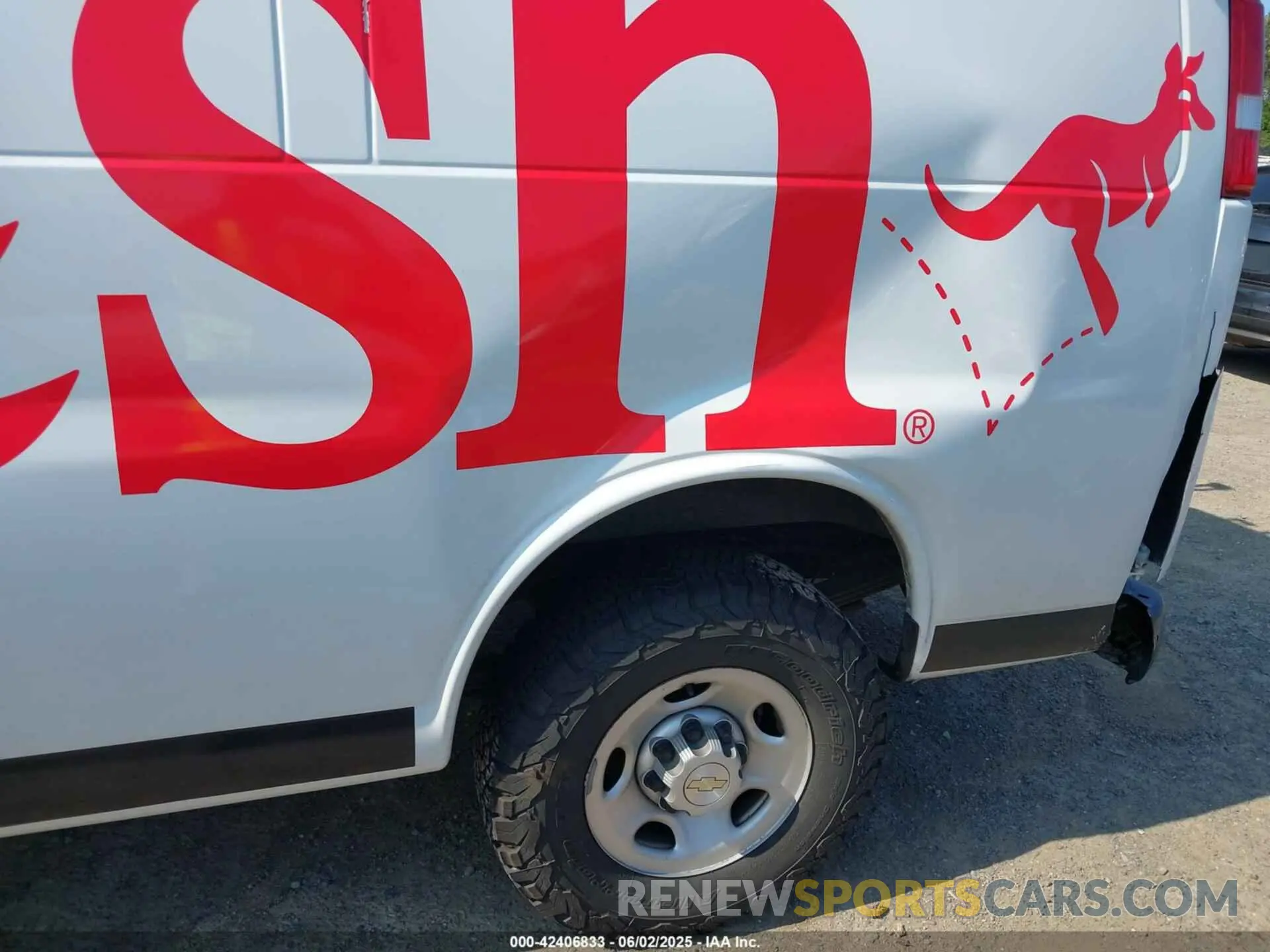 19 Photograph of a damaged car 1GCWGAFGXL1276698 CHEVROLET EXPRESS CARGO 2020