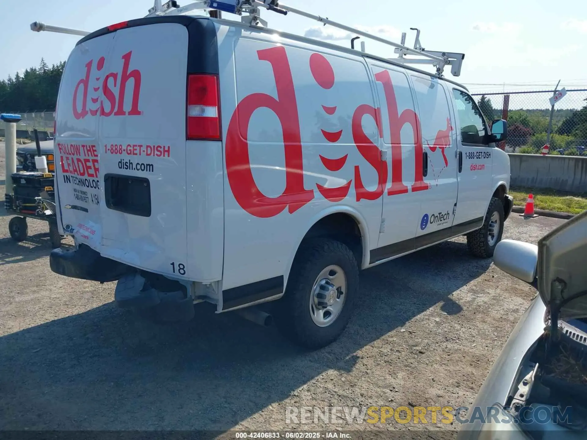 4 Photograph of a damaged car 1GCWGAFGXL1276698 CHEVROLET EXPRESS CARGO 2020