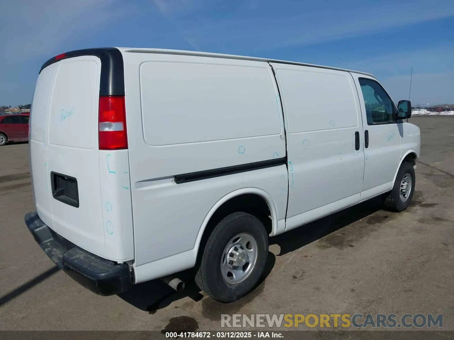 4 Photograph of a damaged car 1GCWGAFP2L1274251 CHEVROLET EXPRESS CARGO 2020