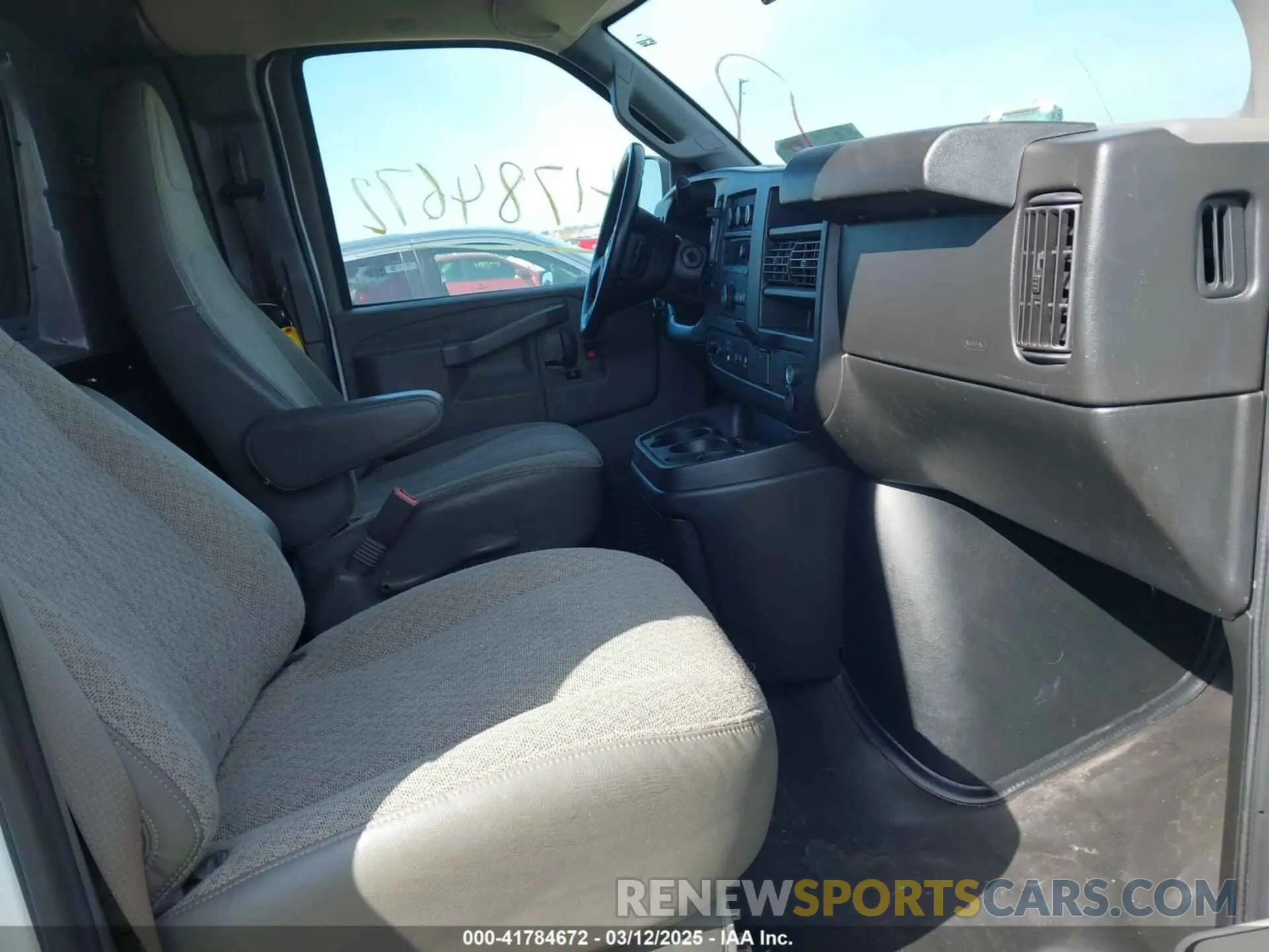 5 Photograph of a damaged car 1GCWGAFP2L1274251 CHEVROLET EXPRESS CARGO 2020