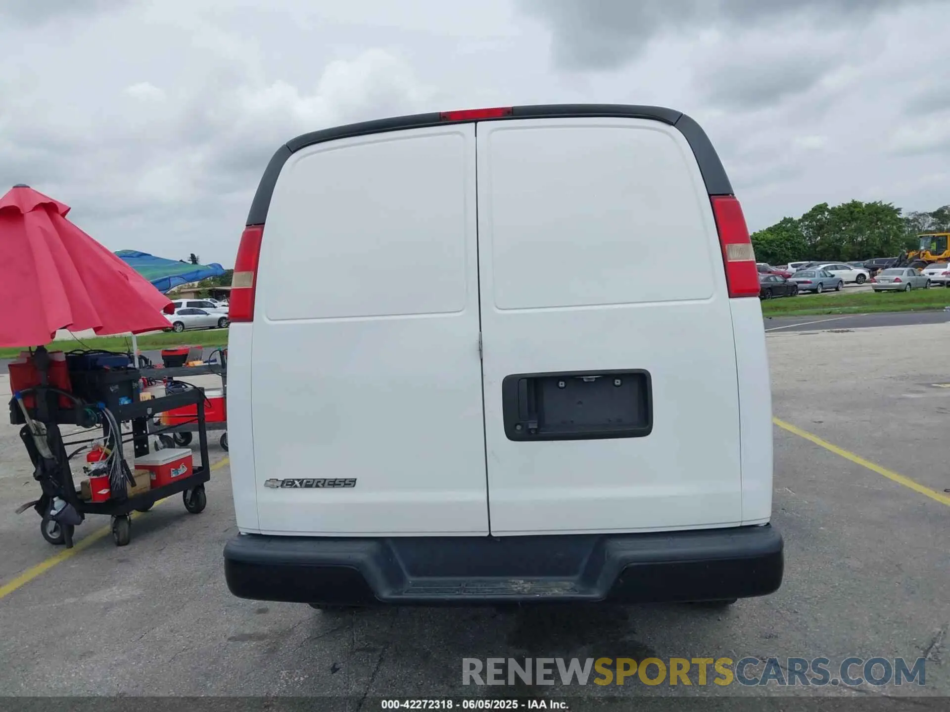 16 Photograph of a damaged car 1GCWGAFP4L1153737 CHEVROLET EXPRESS CARGO 2020