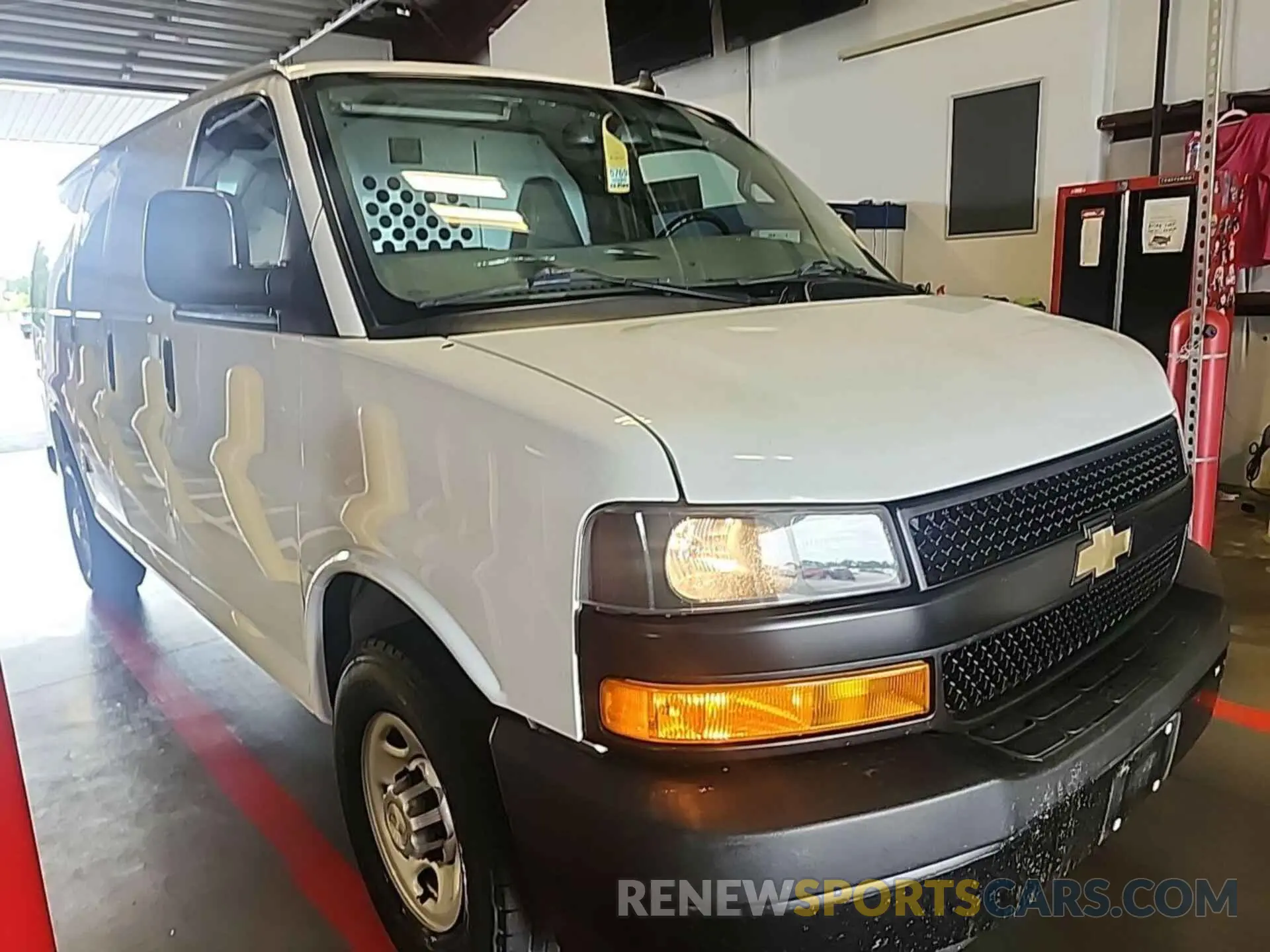 10 Photograph of a damaged car 1GCWGAFP5L1253684 CHEVROLET EXPRESS CARGO 2020
