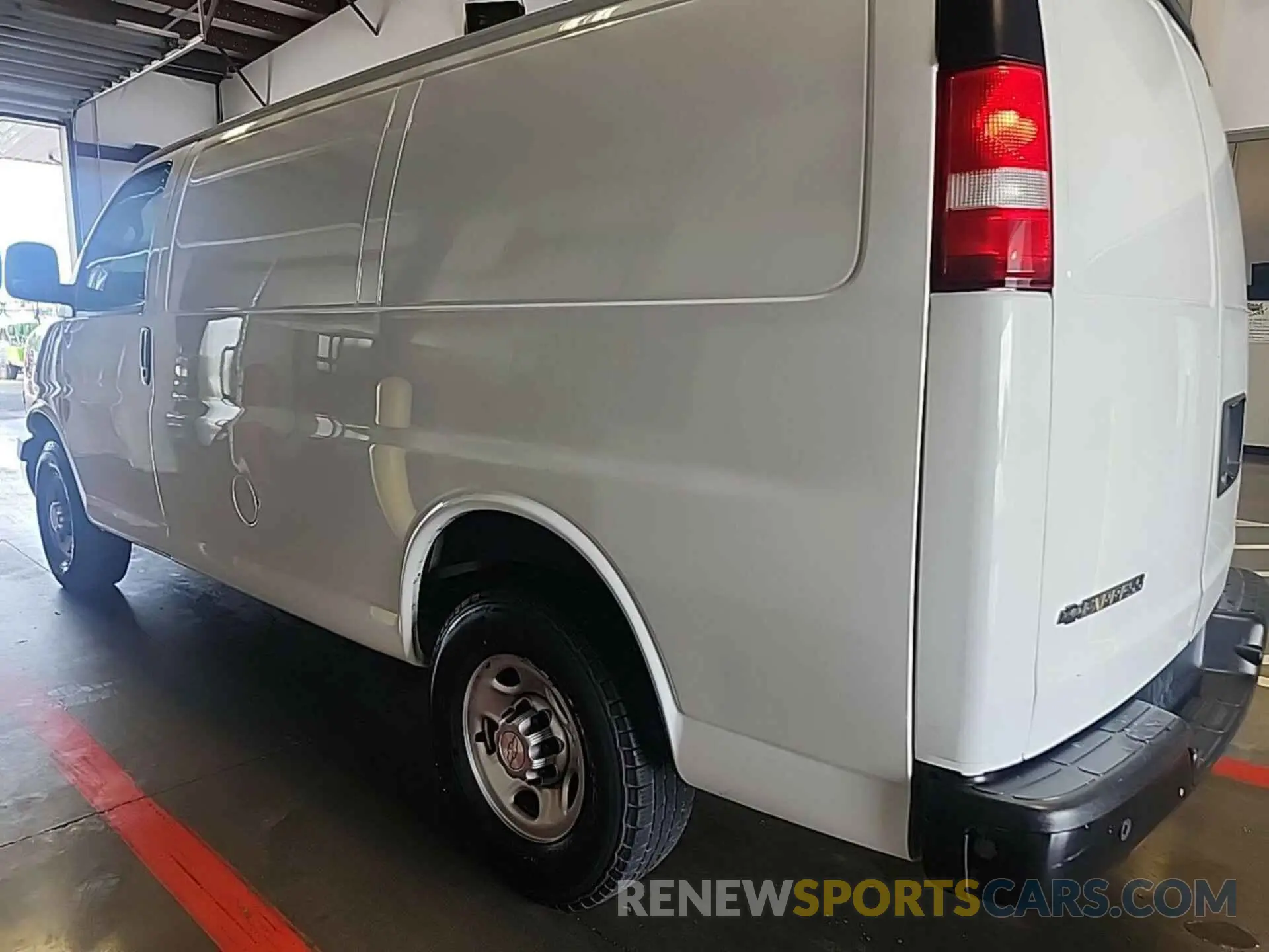 19 Photograph of a damaged car 1GCWGAFP5L1253684 CHEVROLET EXPRESS CARGO 2020