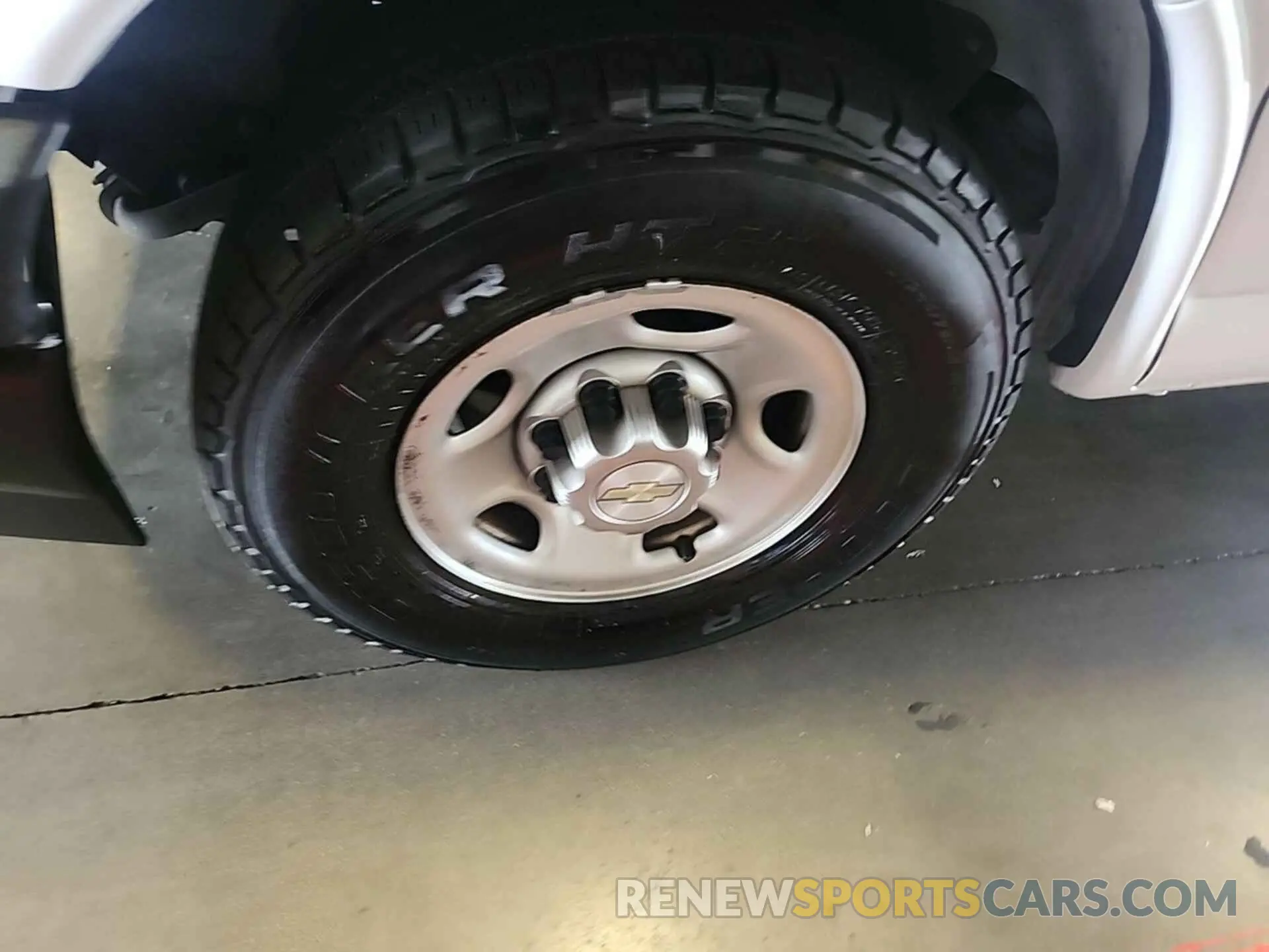 5 Photograph of a damaged car 1GCWGAFP5L1253684 CHEVROLET EXPRESS CARGO 2020