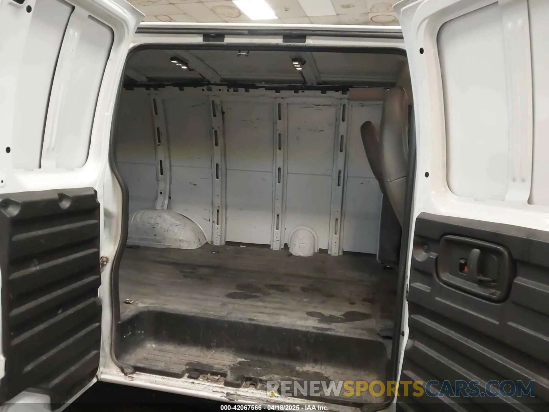 8 Photograph of a damaged car 1GCWGAFP5L1266659 CHEVROLET EXPRESS CARGO 2020