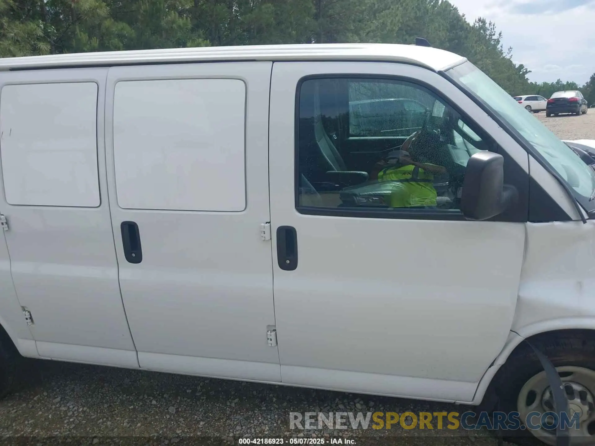13 Photograph of a damaged car 1GCWGAFP7L1128105 CHEVROLET EXPRESS CARGO 2020