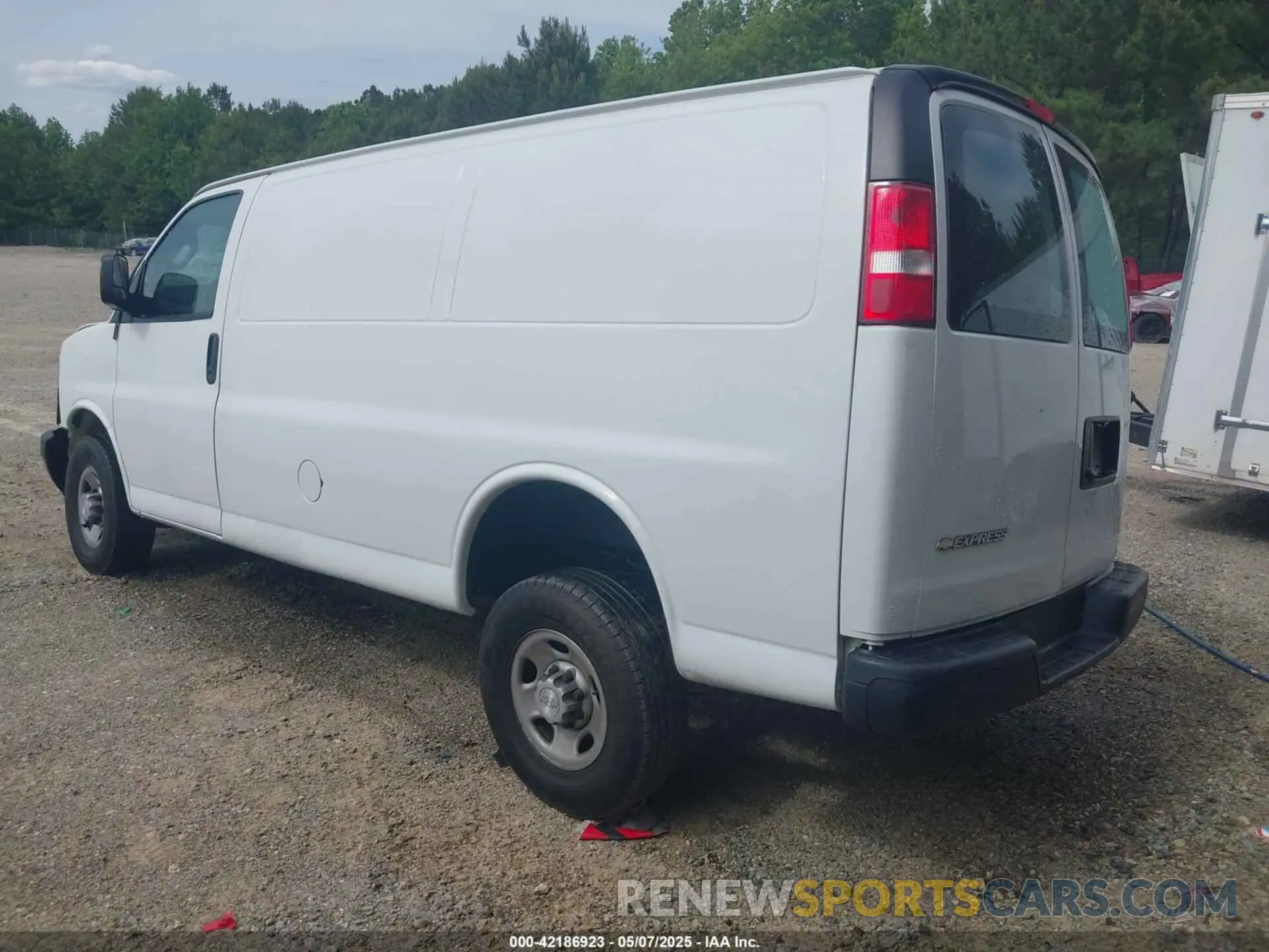 3 Photograph of a damaged car 1GCWGAFP7L1128105 CHEVROLET EXPRESS CARGO 2020