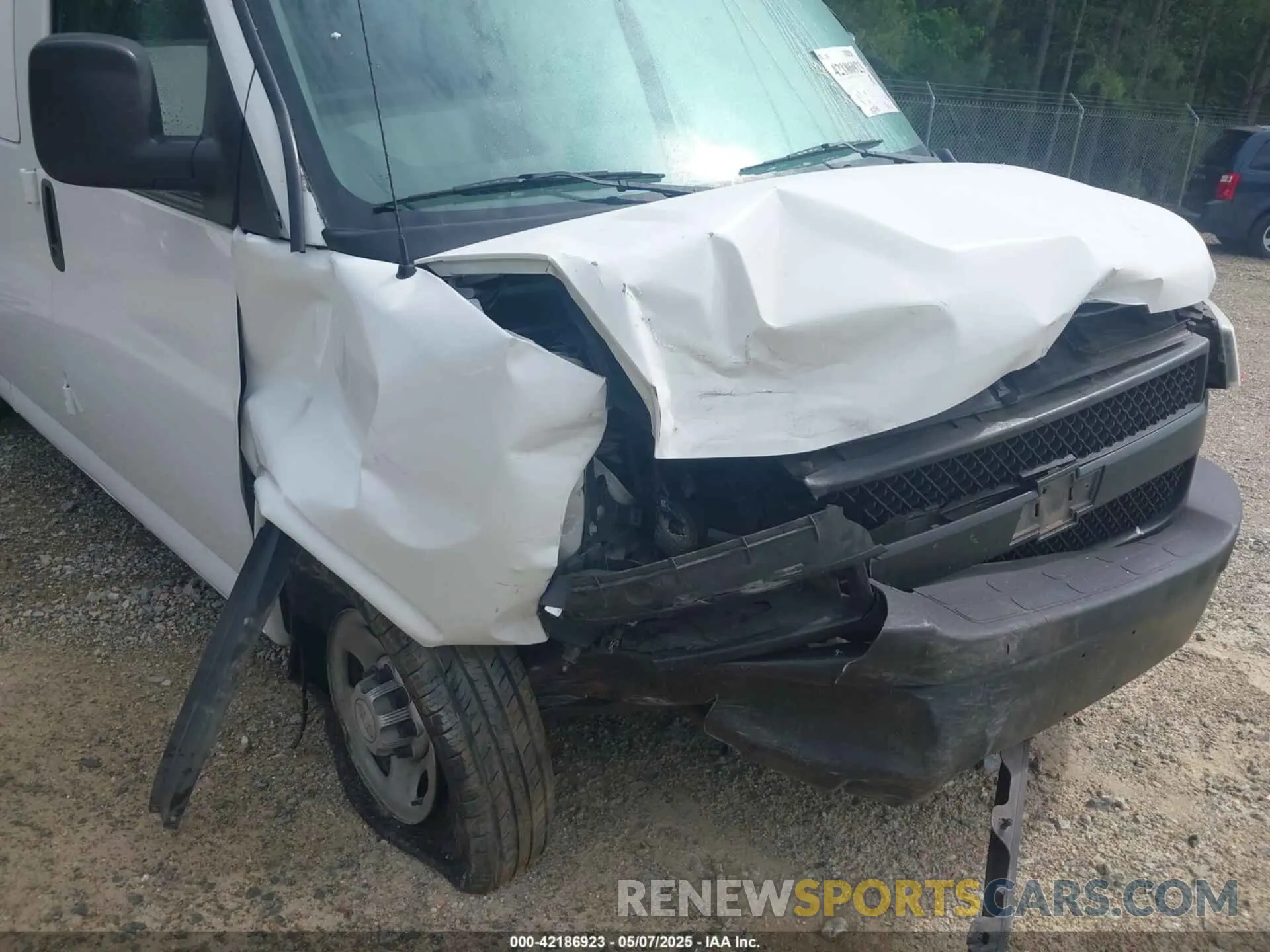 6 Photograph of a damaged car 1GCWGAFP7L1128105 CHEVROLET EXPRESS CARGO 2020