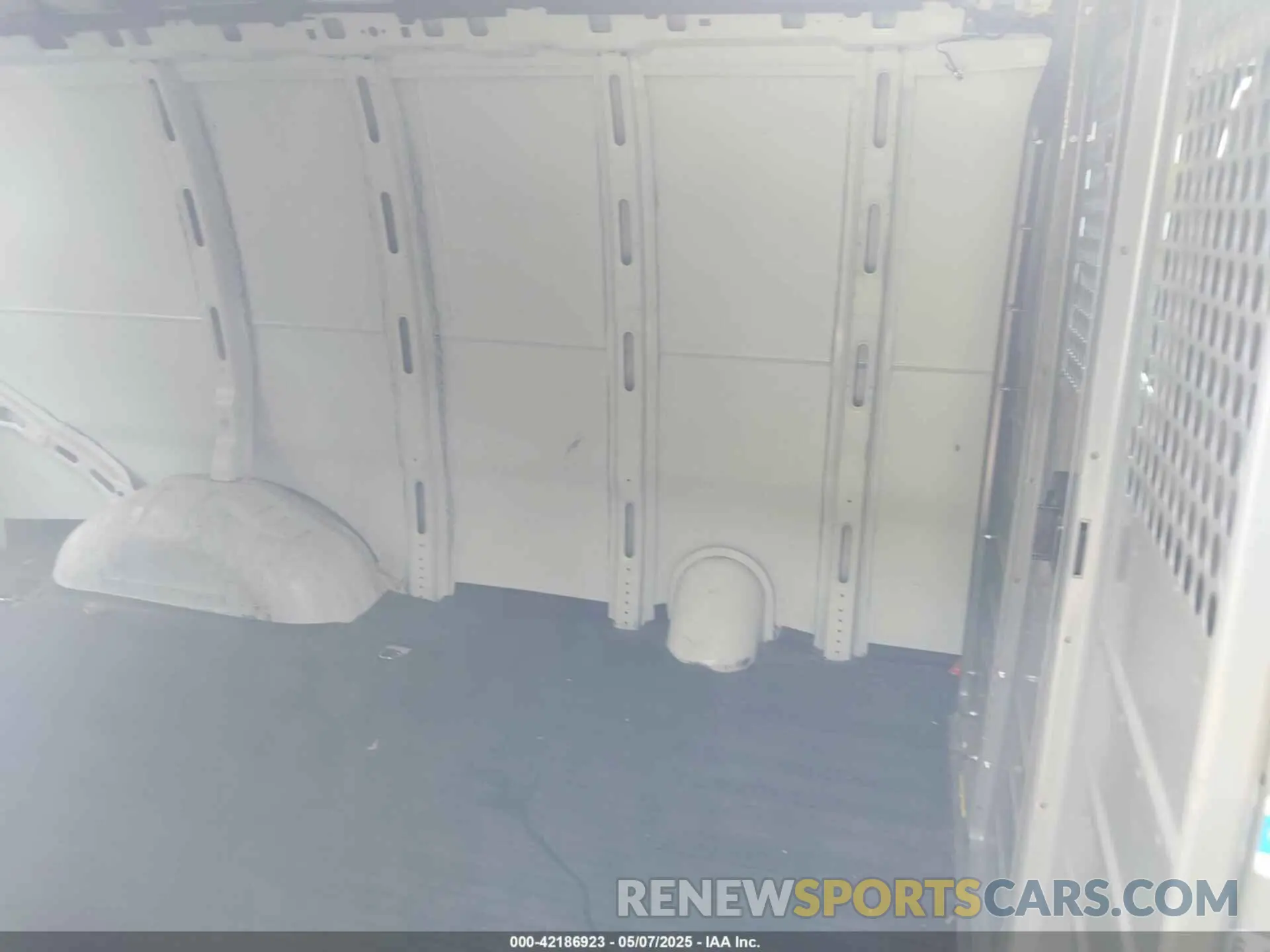 8 Photograph of a damaged car 1GCWGAFP7L1128105 CHEVROLET EXPRESS CARGO 2020