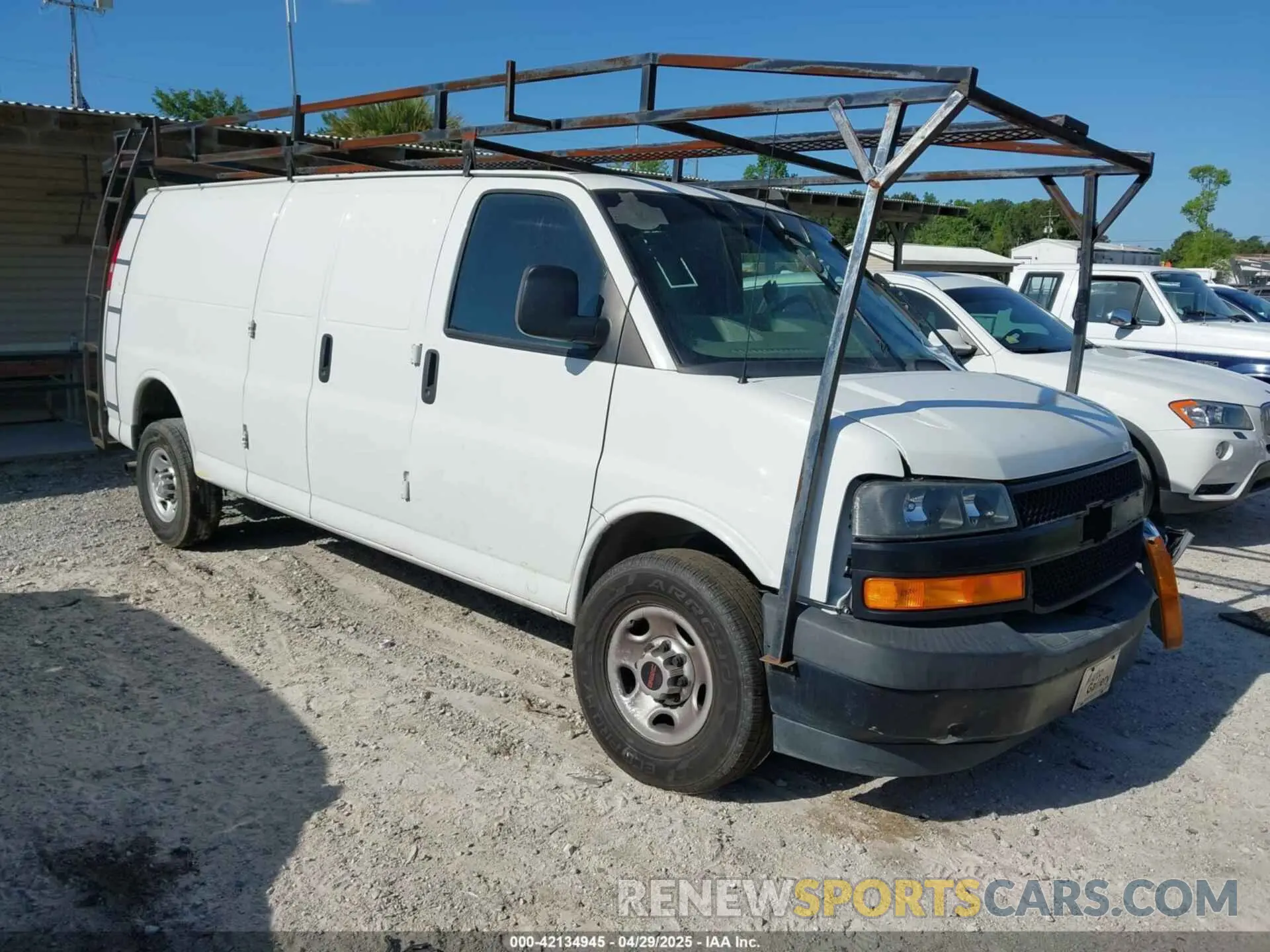 1 Photograph of a damaged car 1GCWGBFG6L1120325 CHEVROLET EXPRESS CARGO 2020