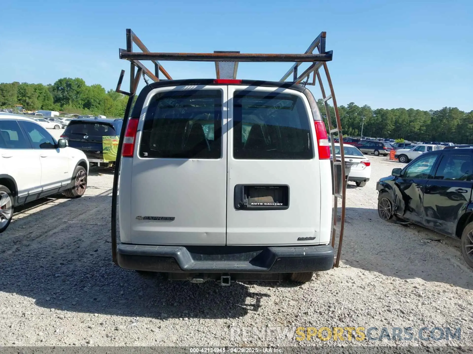 16 Photograph of a damaged car 1GCWGBFG6L1120325 CHEVROLET EXPRESS CARGO 2020