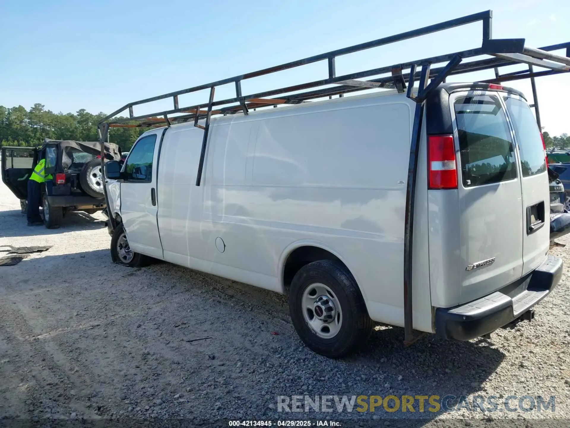 3 Photograph of a damaged car 1GCWGBFG6L1120325 CHEVROLET EXPRESS CARGO 2020